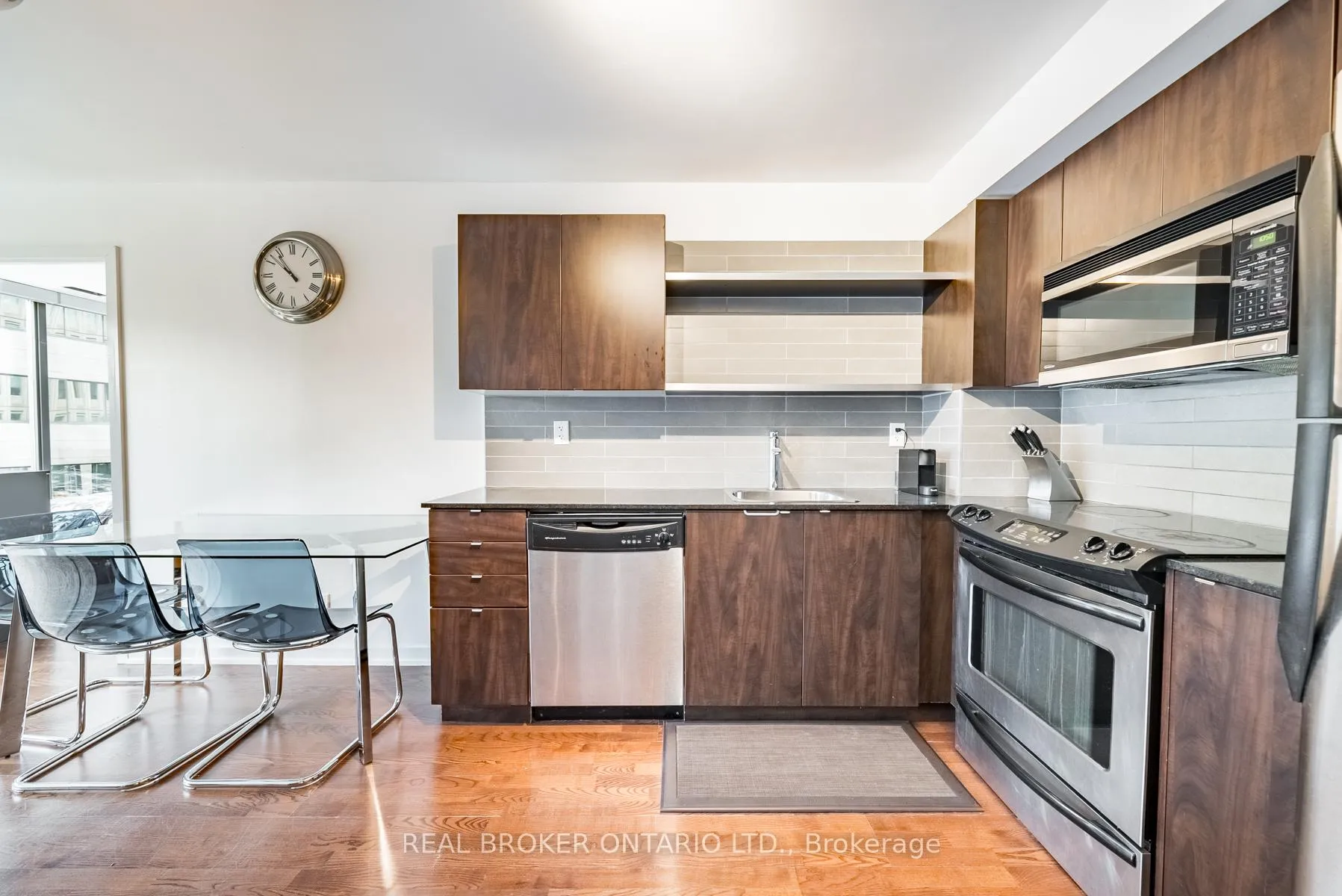 Photo 4 of Unit 308, 33 Lombard Street, Toronto, Church-Yonge Corridor — HOMEH
