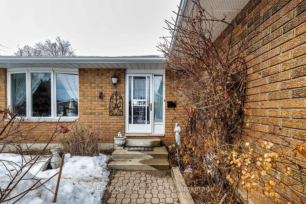 Photo 2 of 8 Brintnell Boulevard, Brighton — HOMEH