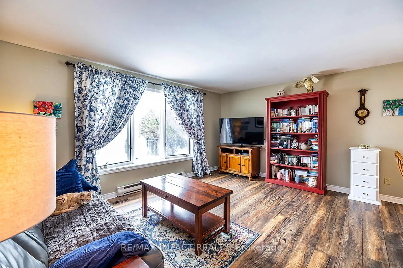 Photo 5 of 8 Brintnell Boulevard, Brighton — HOMEH
