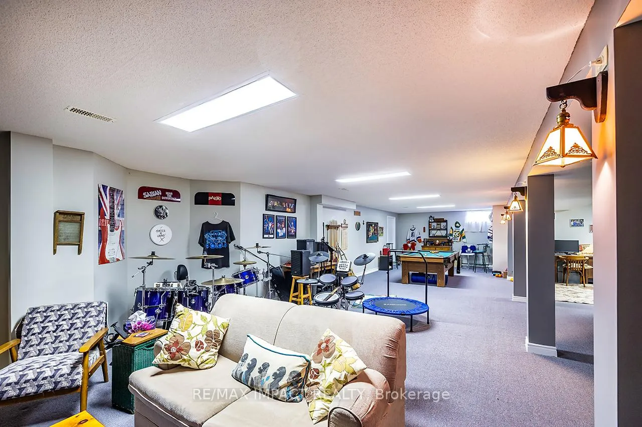 Photo 18 of 8 Brintnell Boulevard, Brighton — HOMEH