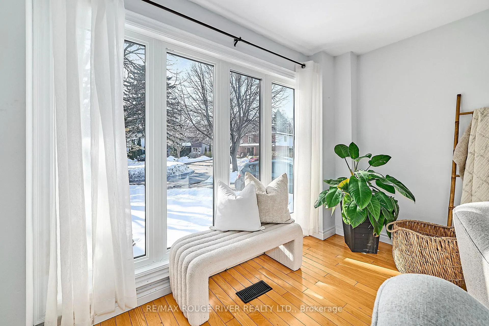 Photo 8 of 1007 Tiffany Circle, Oshawa, Centennial — HOMEH