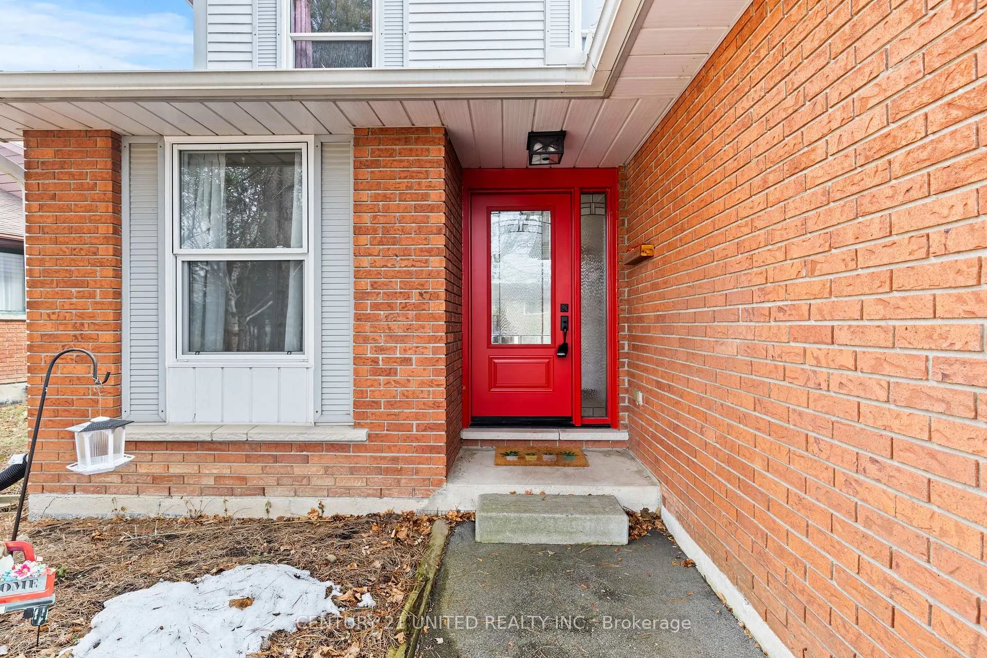 Photo 2 of 6 Elmvale Court, Haldimand — HOMEH