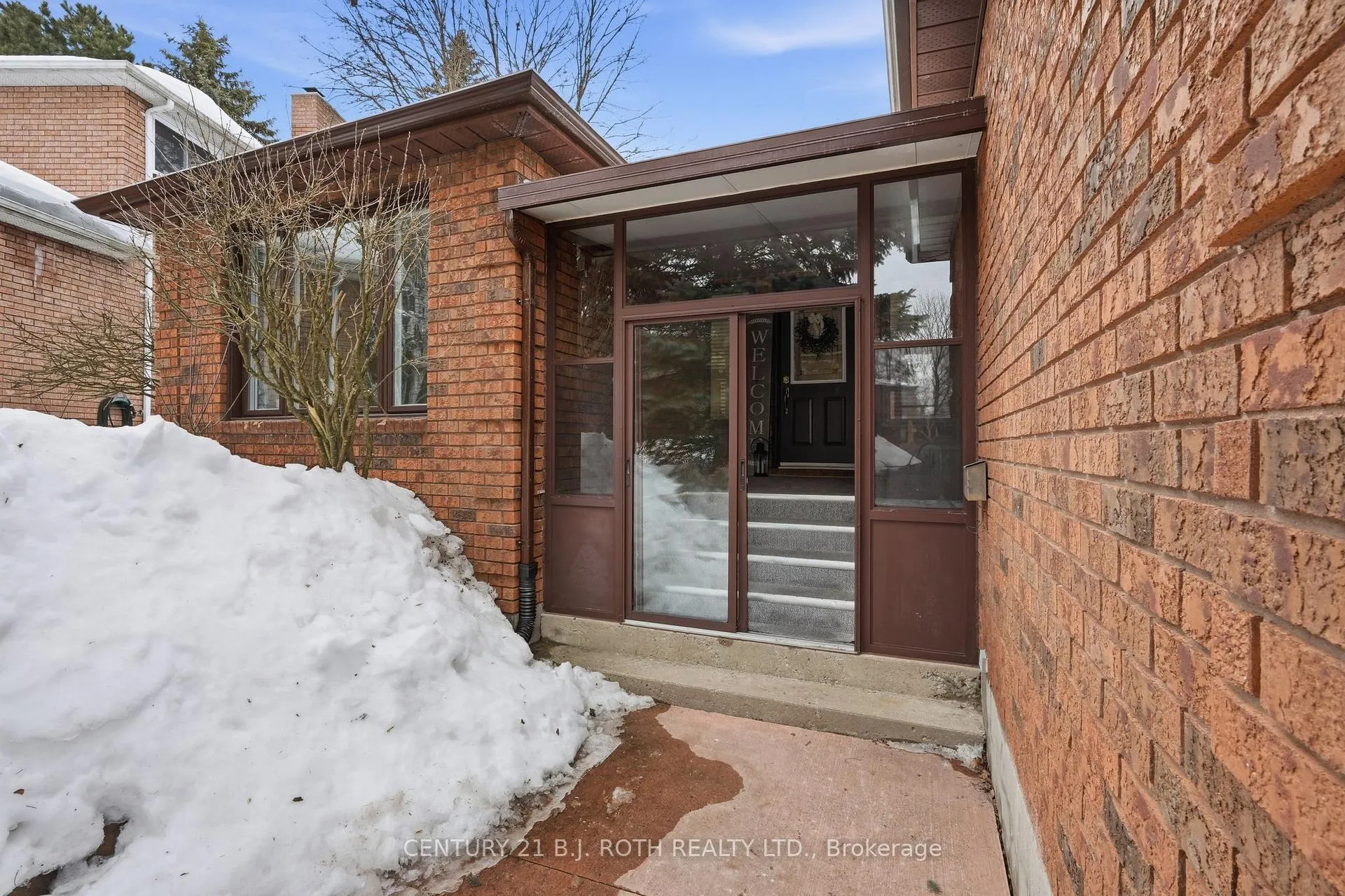 Photo 2 of 25 Autumn Lane, Barrie, Allandale Heights — HOMEH