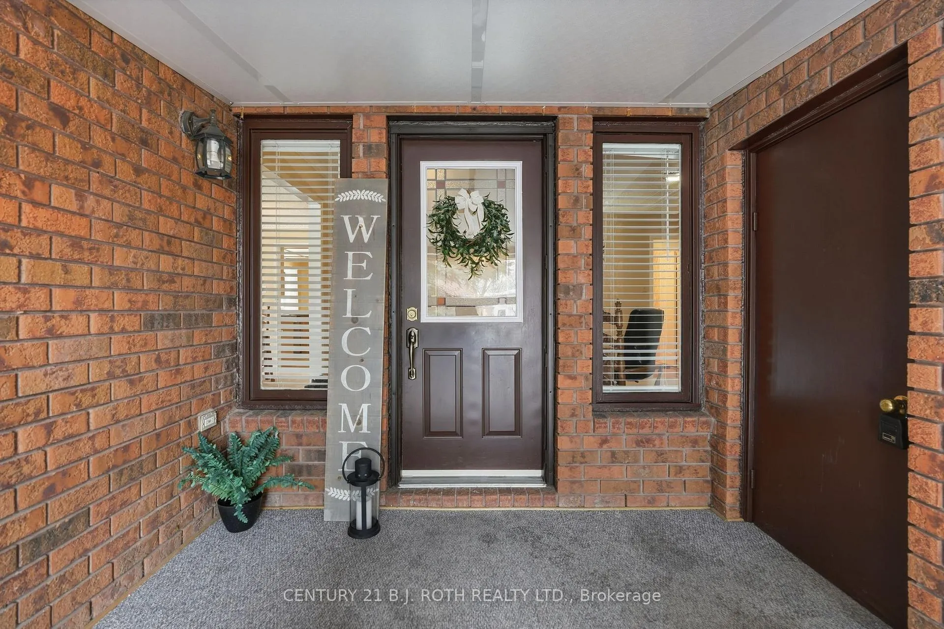 Photo 3 of 25 Autumn Lane, Barrie, Allandale Heights — HOMEH