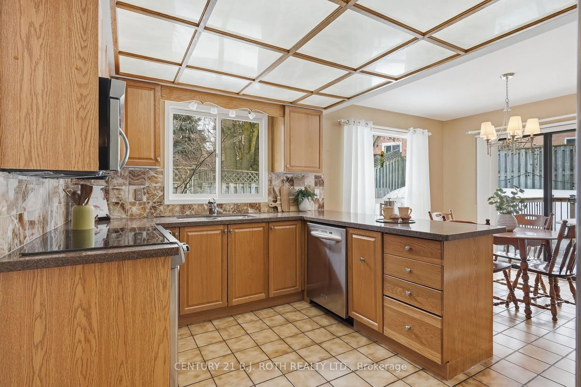 Photo 10 of 25 Autumn Lane, Barrie, Allandale Heights — HOMEH