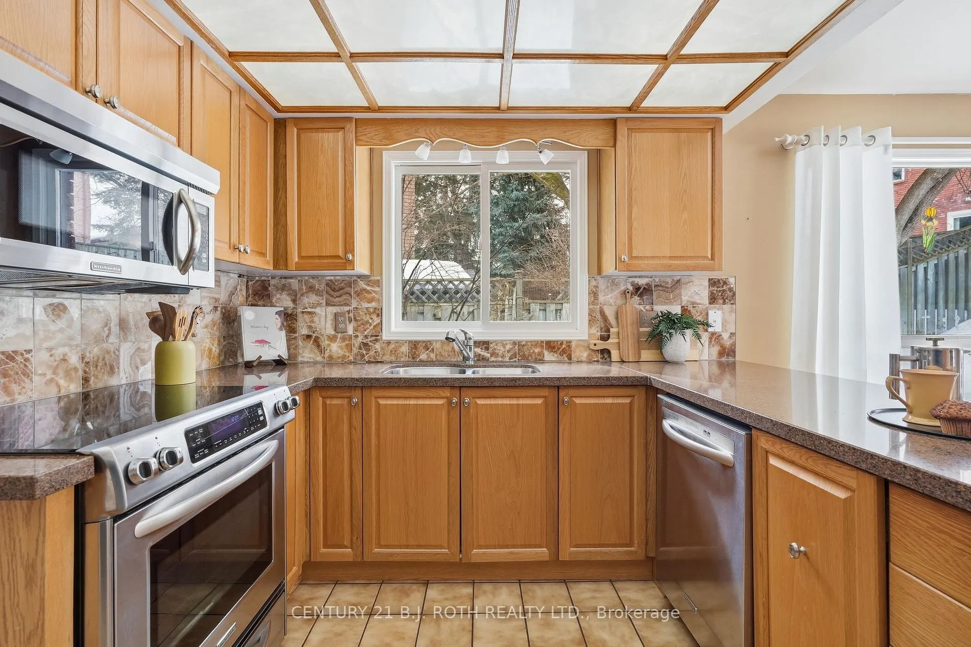 Photo 11 of 25 Autumn Lane, Barrie, Allandale Heights — HOMEH