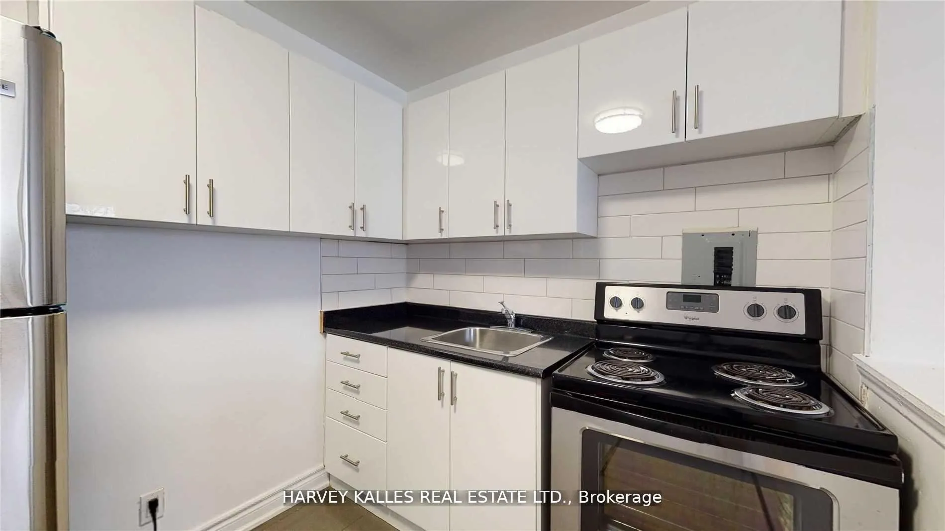 Photo 6 of Unit B3, 4 Greentree Court, Toronto, Keelesdale-Eglinton West — HOMEH