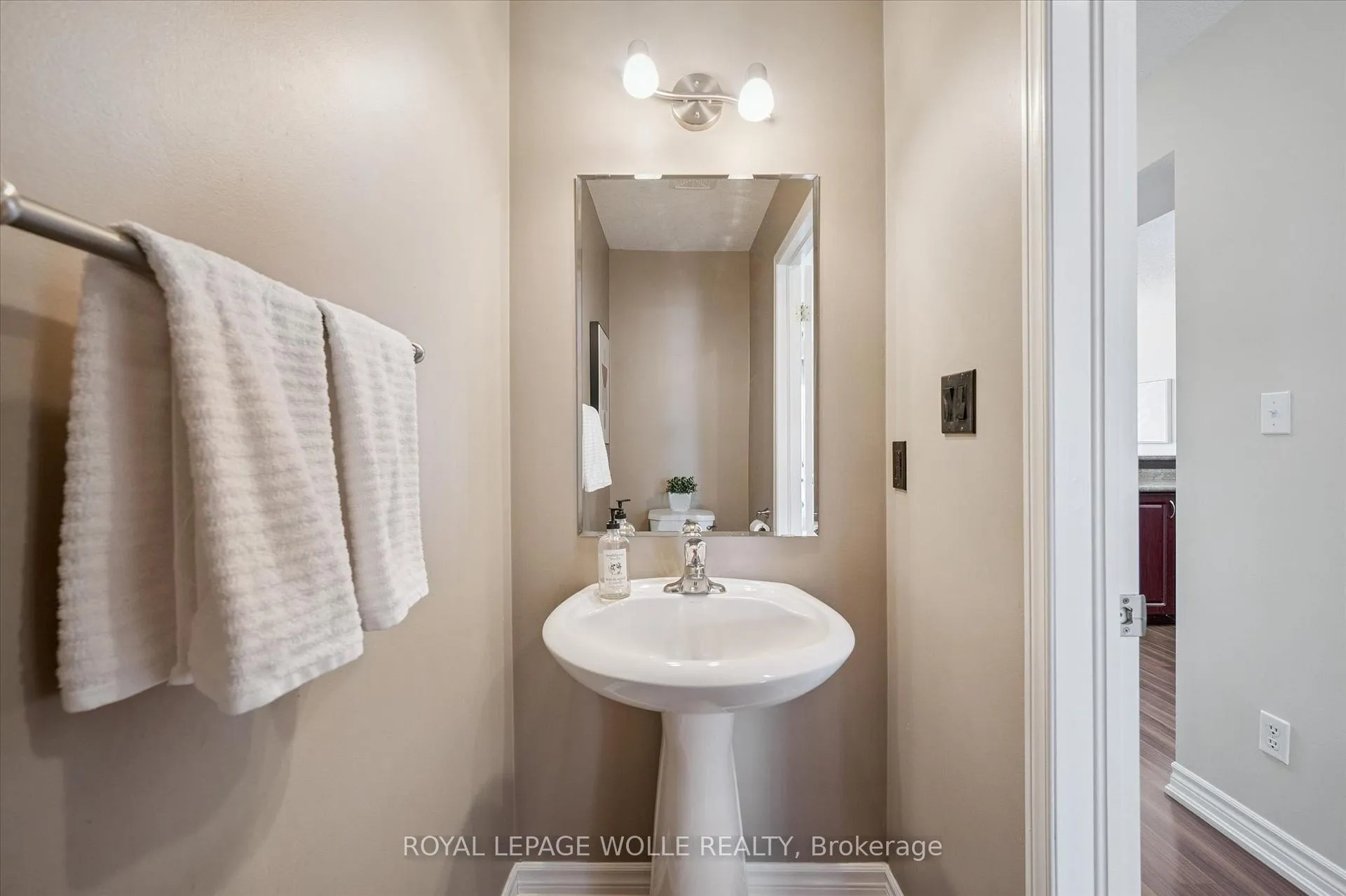 Photo 8 of 54 Madeleine Street, Kitchener, Huron Park — HOMEH