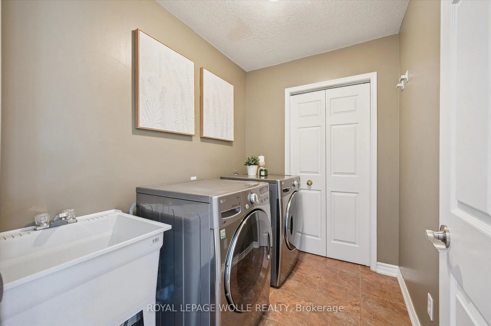 Photo 13 of 54 Madeleine Street, Kitchener, Huron Park — HOMEH