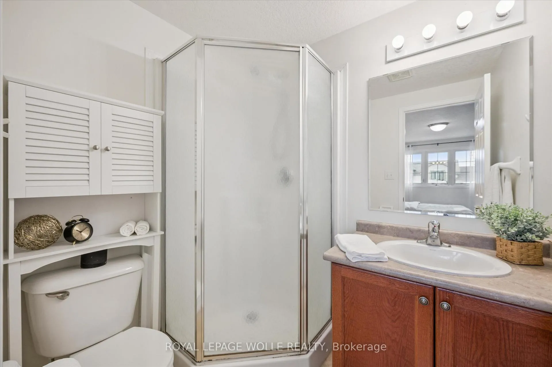 Photo 16 of 54 Madeleine Street, Kitchener, Huron Park — HOMEH