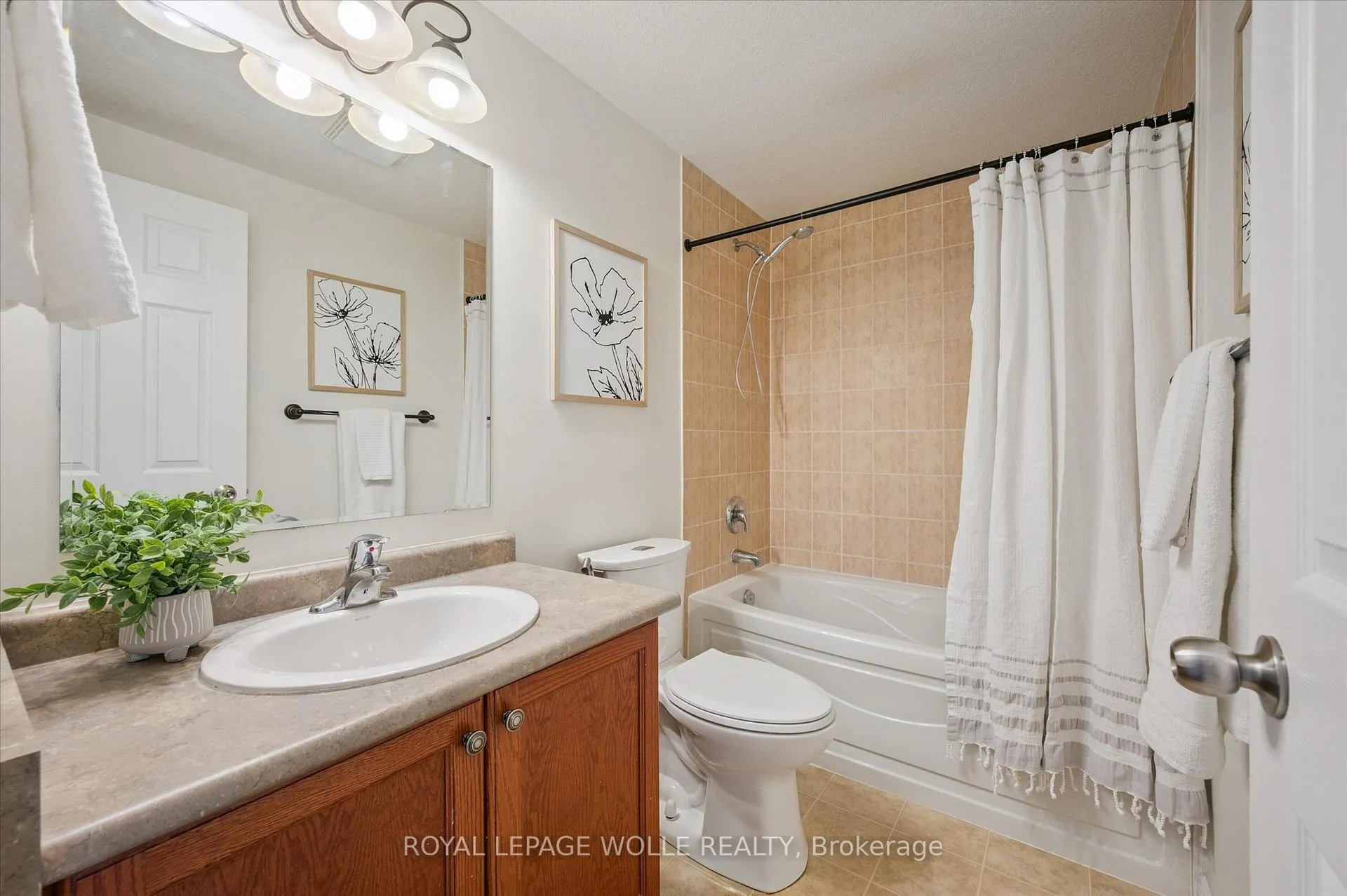 Photo 21 of 54 Madeleine Street, Kitchener, Huron Park — HOMEH