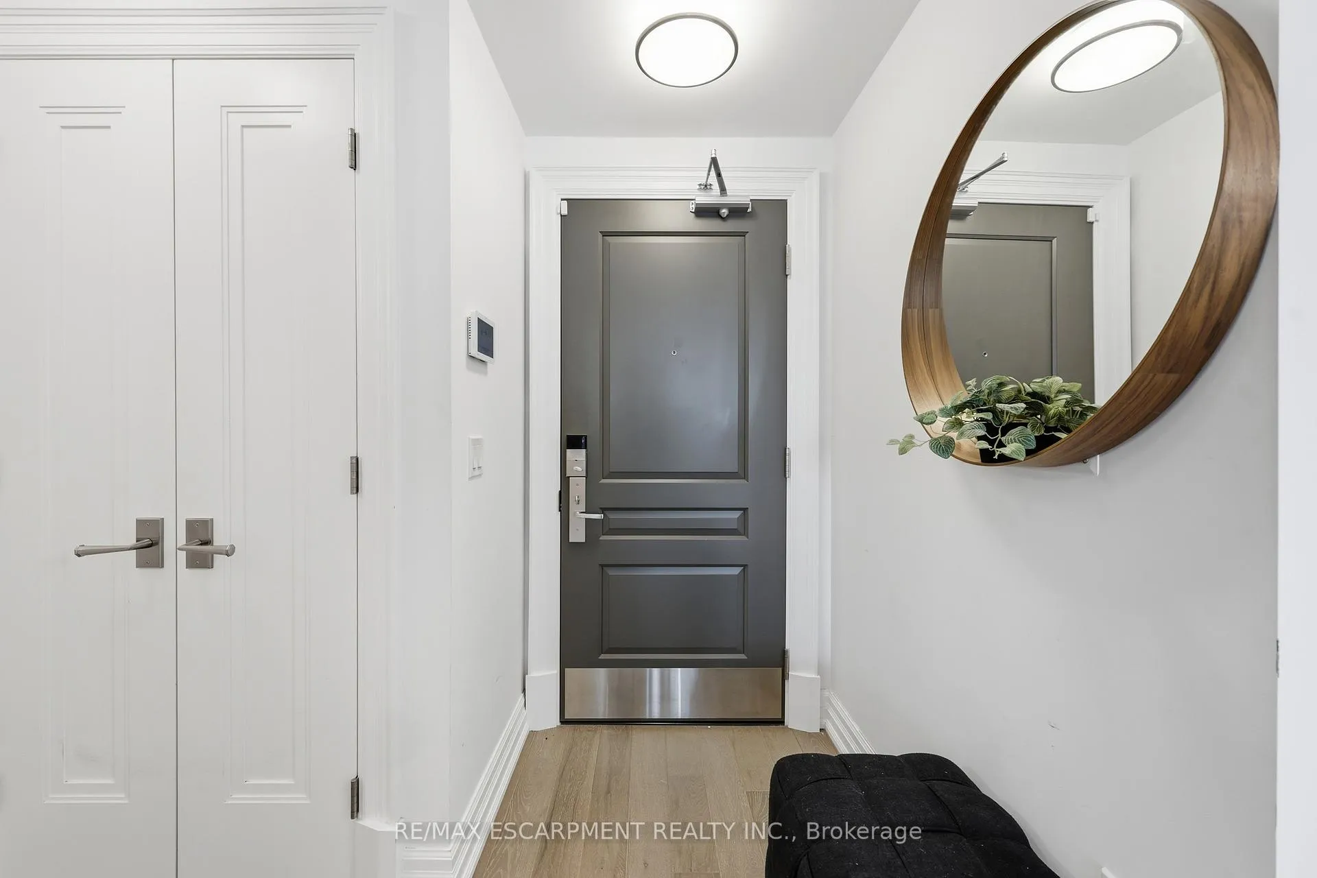 Photo 4 of Unit 1102, 2060 Lakeshore Road, Burlington, Brant — HOMEH