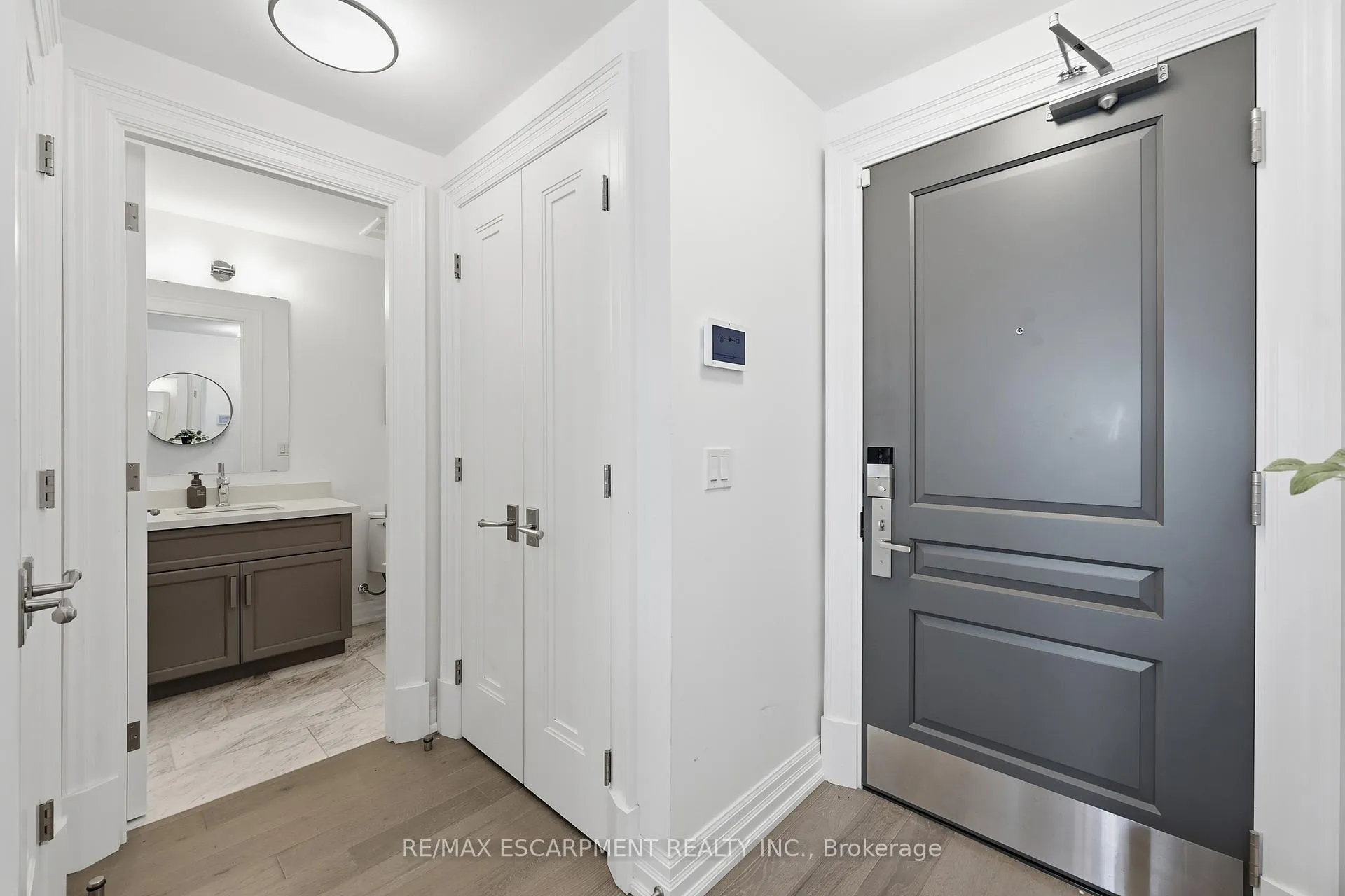 Photo 5 of Unit 1102, 2060 Lakeshore Road, Burlington, Brant — HOMEH