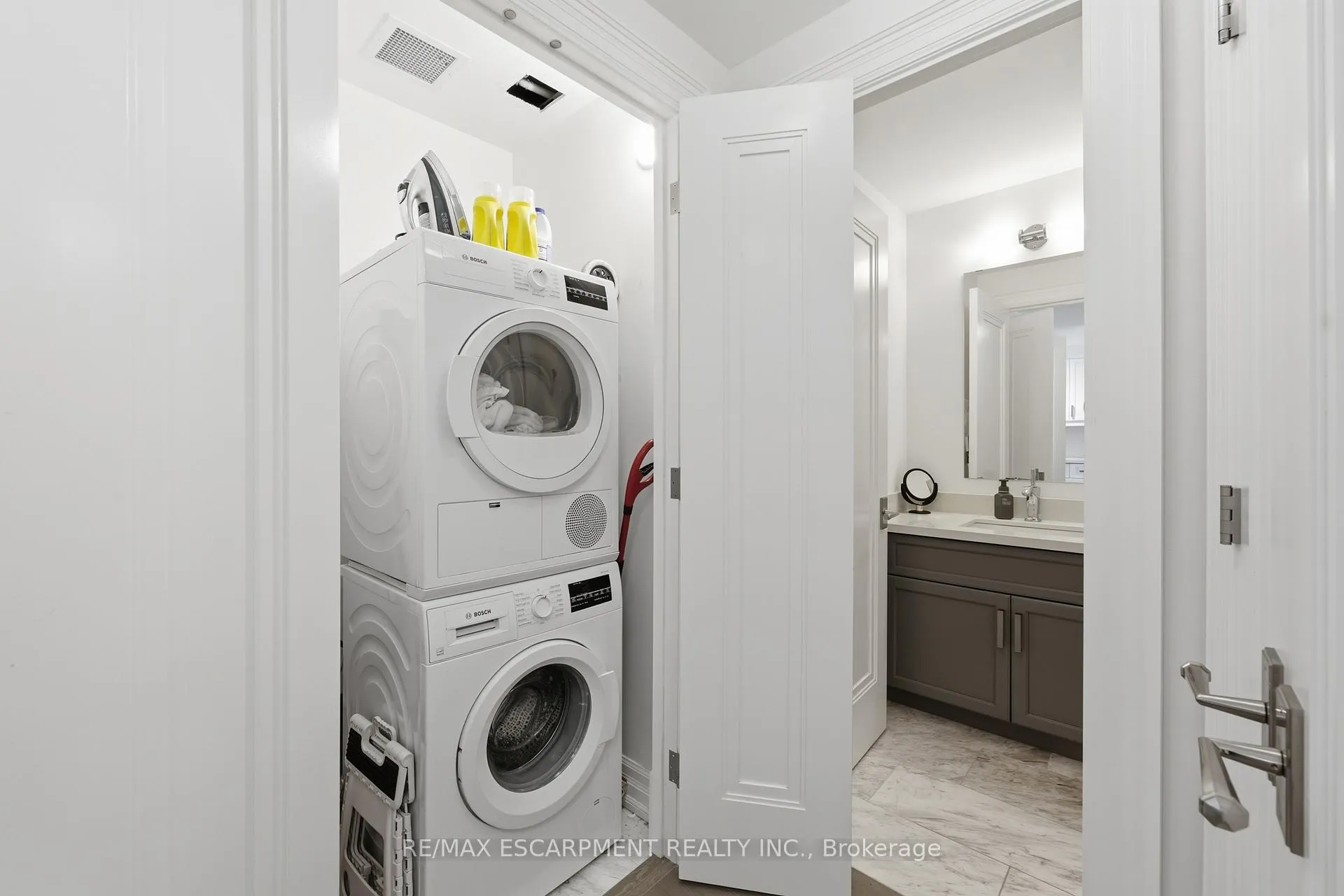 Photo 6 of Unit 1102, 2060 Lakeshore Road, Burlington, Brant — HOMEH