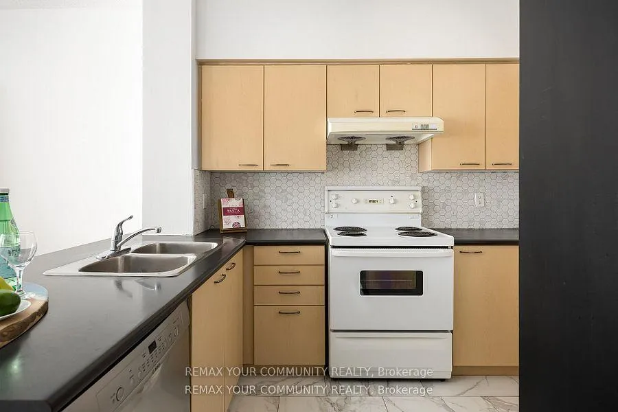 Photo 10 of Unit 111, 48 Suncrest Boulevard, Markham, Commerce Valley — HOMEH