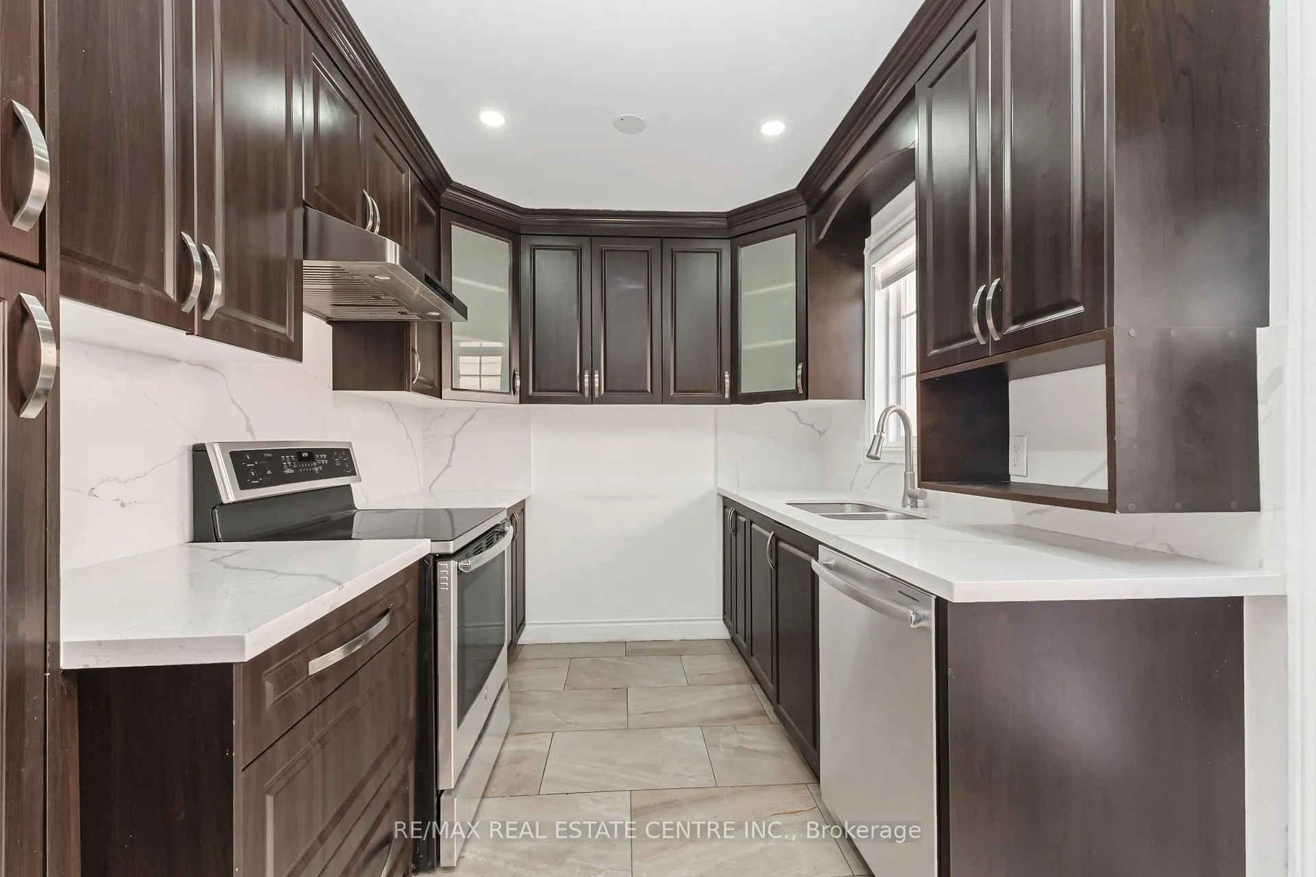 Photo 8 of 67 Talbot Street, Brampton, Brampton West — HOMEH