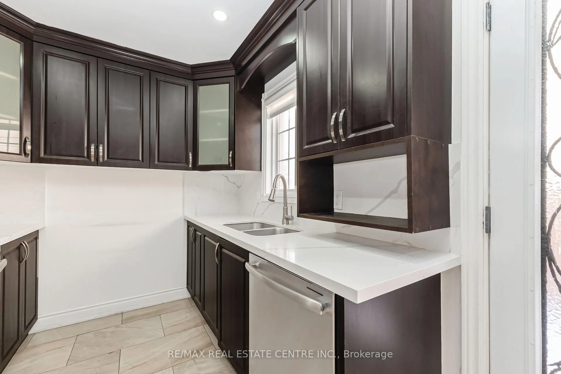 Photo 11 of 67 Talbot Street, Brampton, Brampton West — HOMEH