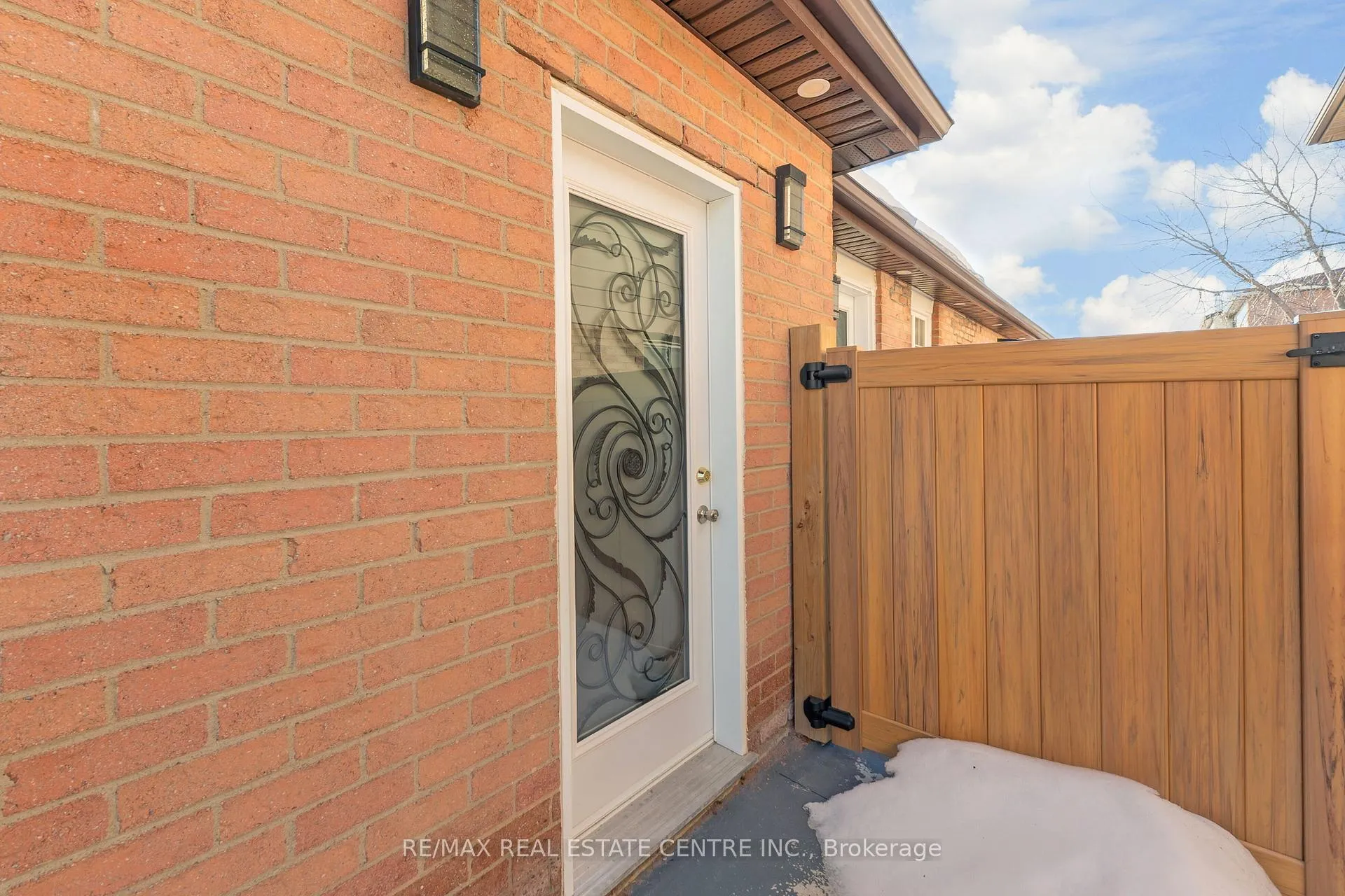 Photo 23 of 67 Talbot Street, Brampton, Brampton West — HOMEH