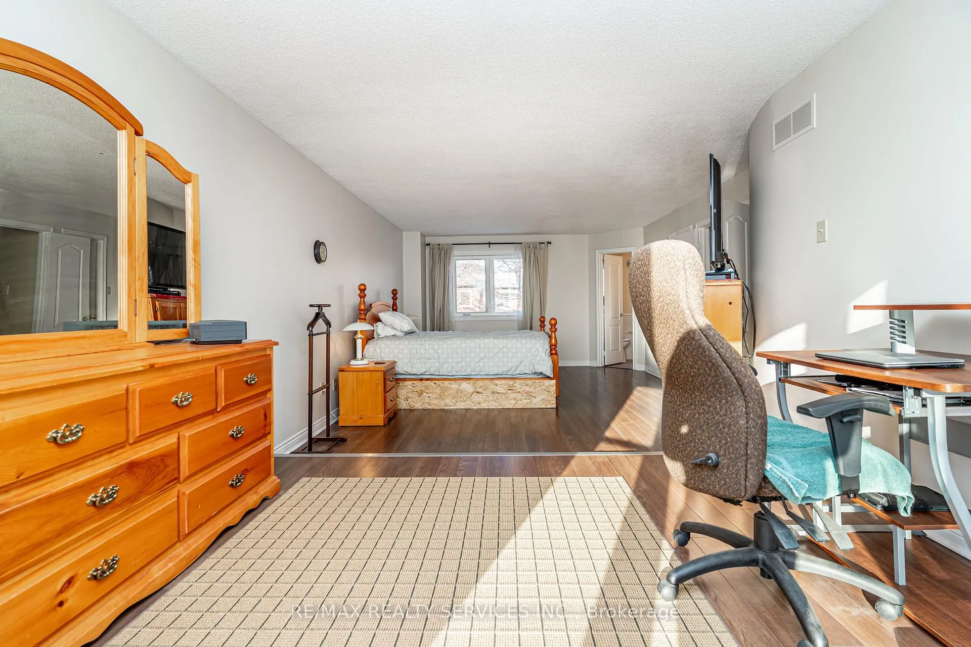 Photo 30 of 7 Laidlaw Avenue, Brampton, Westgate — HOMEH