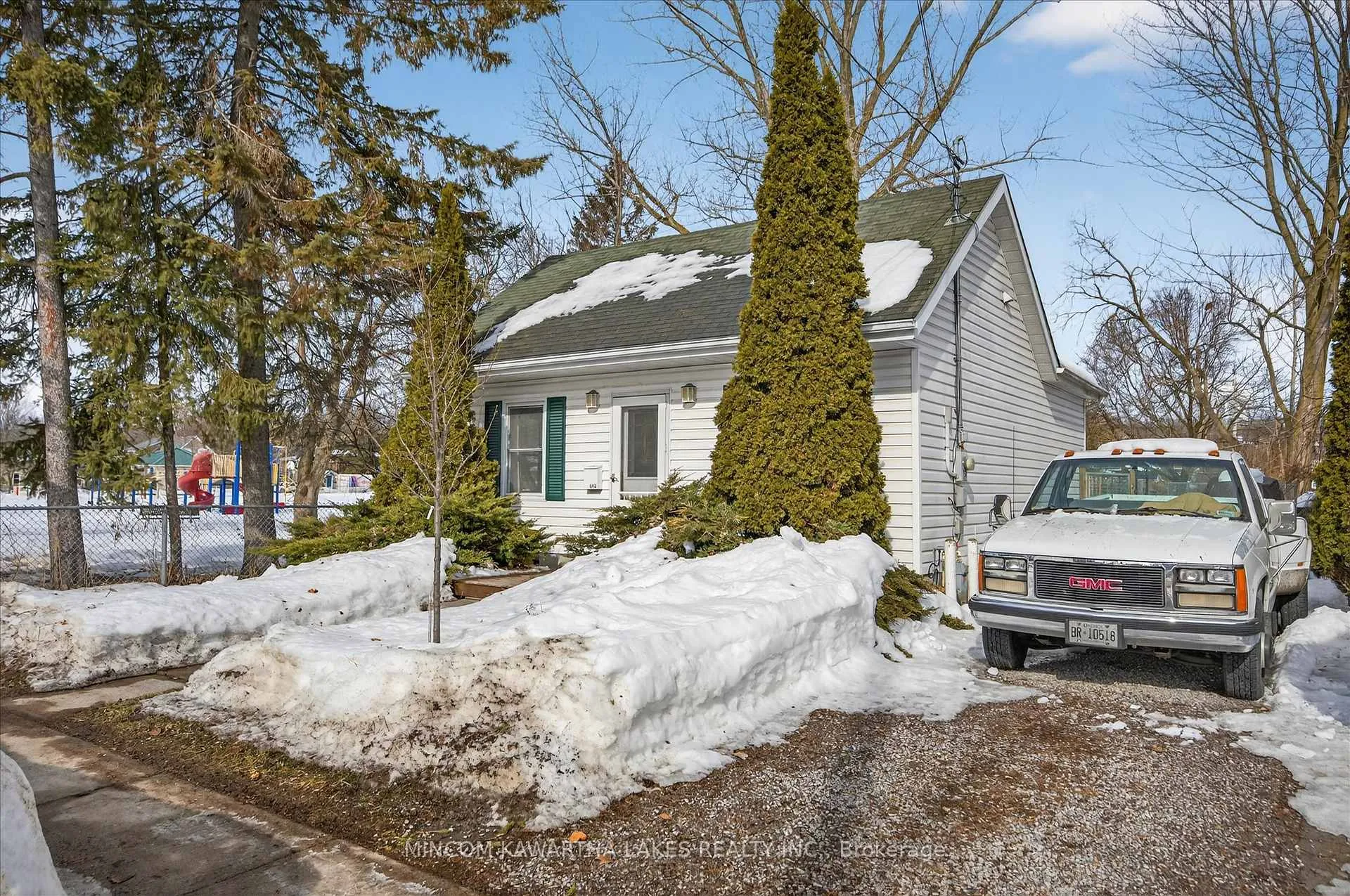 Photo 2 of 668 Brown Street, Peterborough, Otonabee Ward 1 — HOMEH