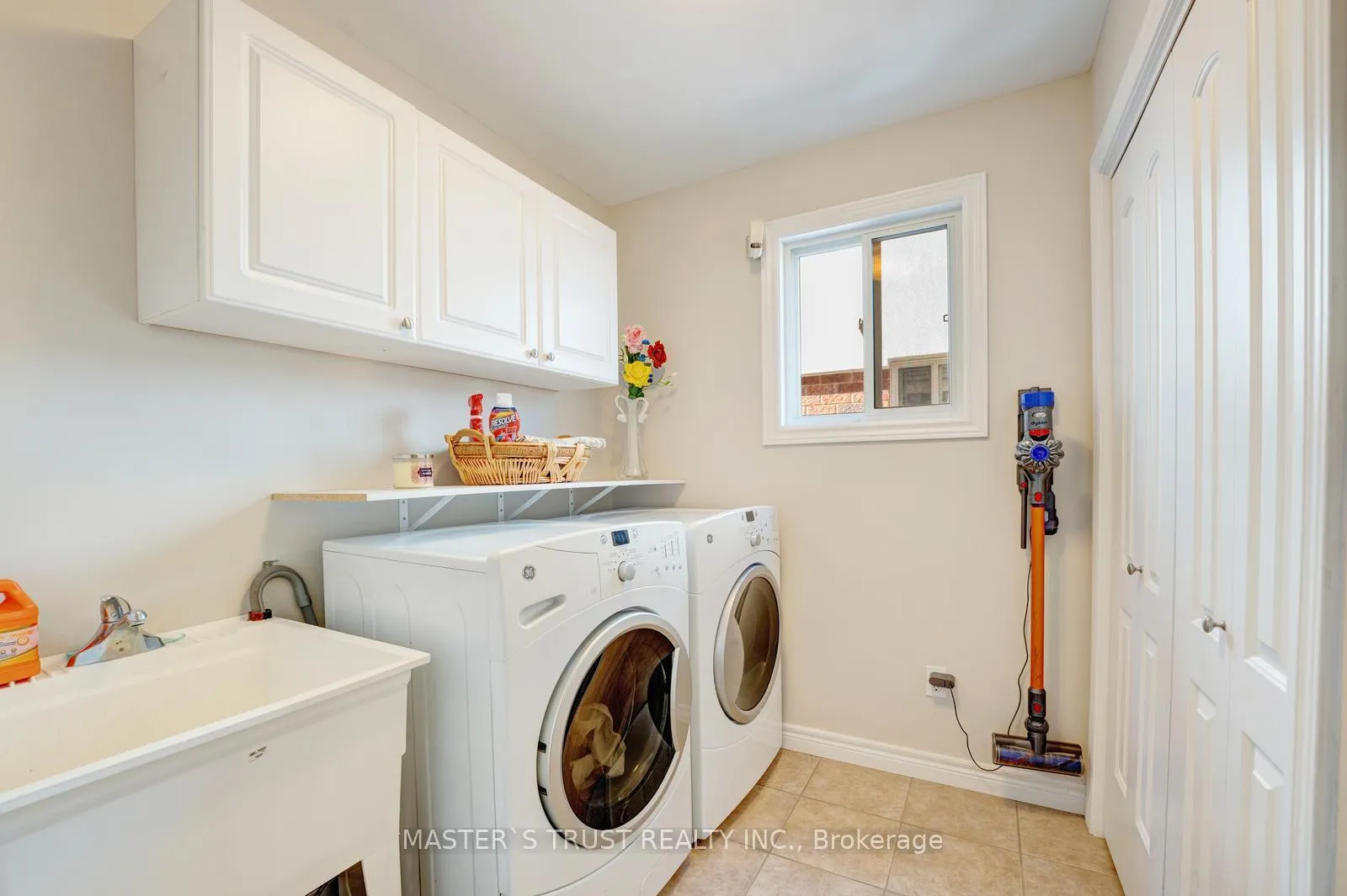 Photo 17 of 5 Howden Crescent, Guelph, Pineridge/Westminster Woods — HOMEH
