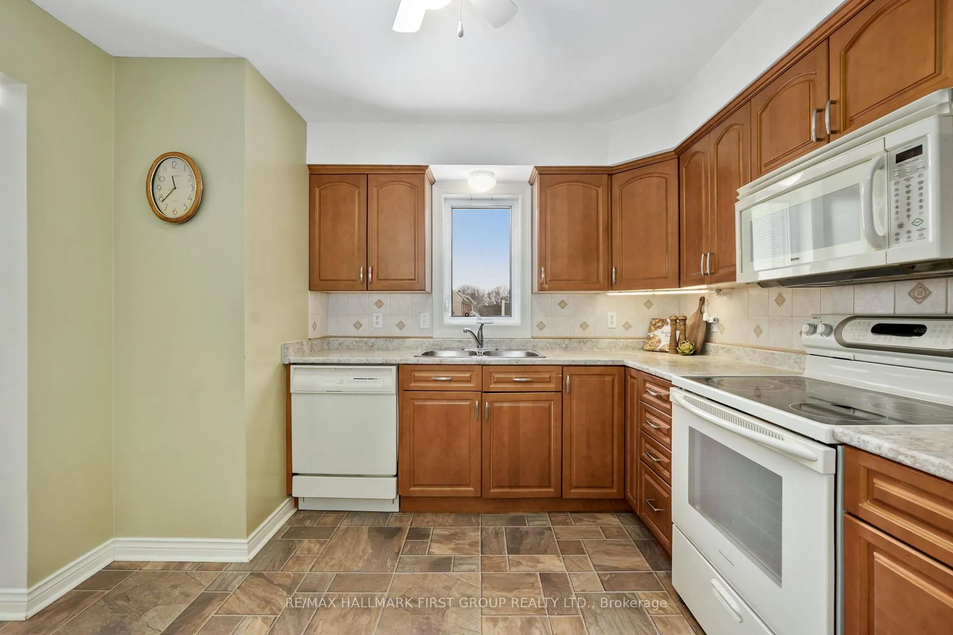 Photo 13 of Unit 306, 107 Marisa Lane, Cobourg — HOMEH