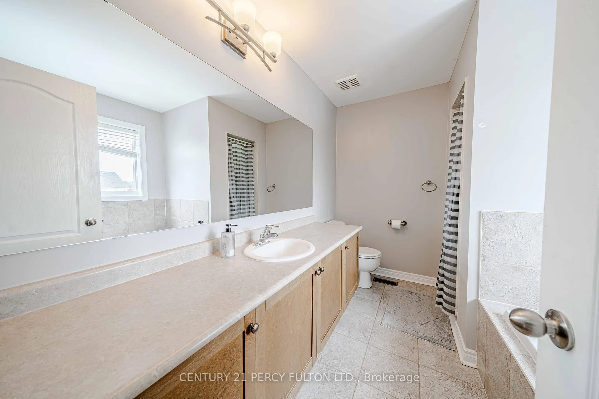 Photo 26 of 1276 Ashgrove Crescent, Oshawa, Pinecrest — HOMEH