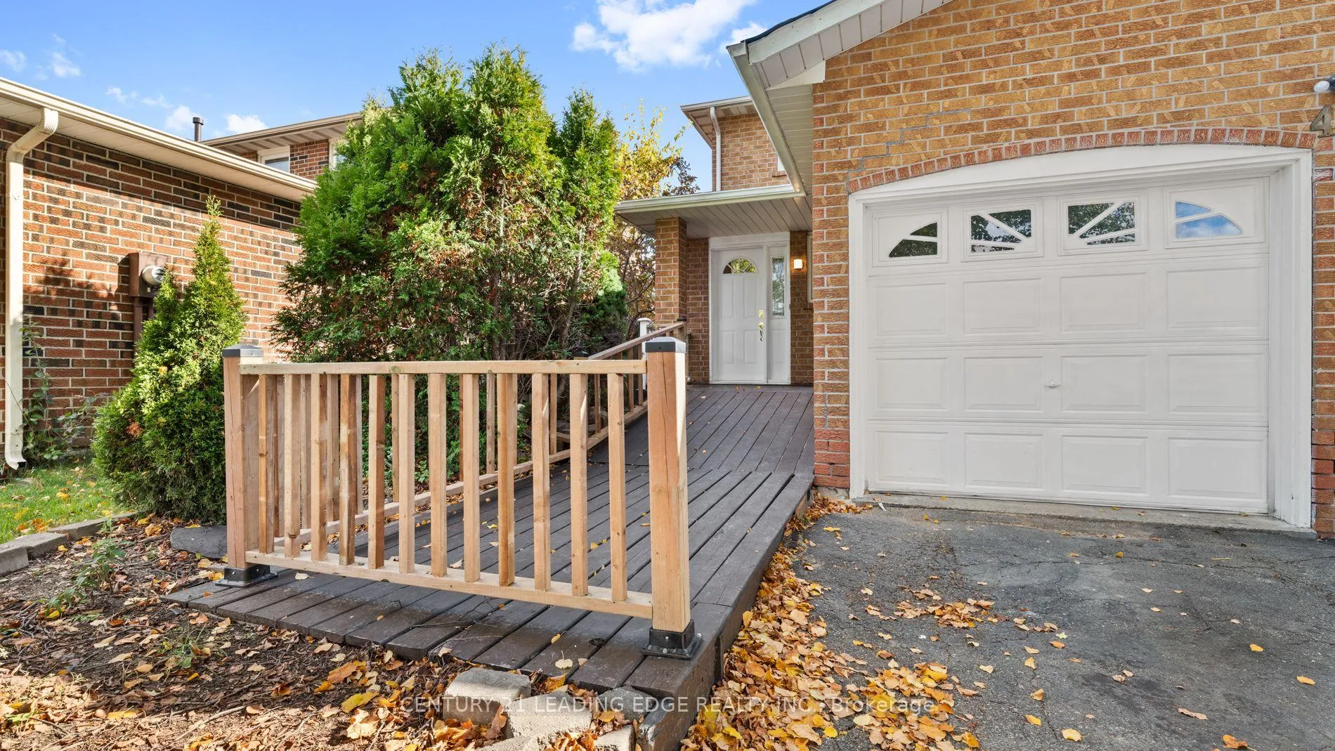 Photo 2 of 42 Tanager Square, Brampton, Heart Lake West — HOMEH