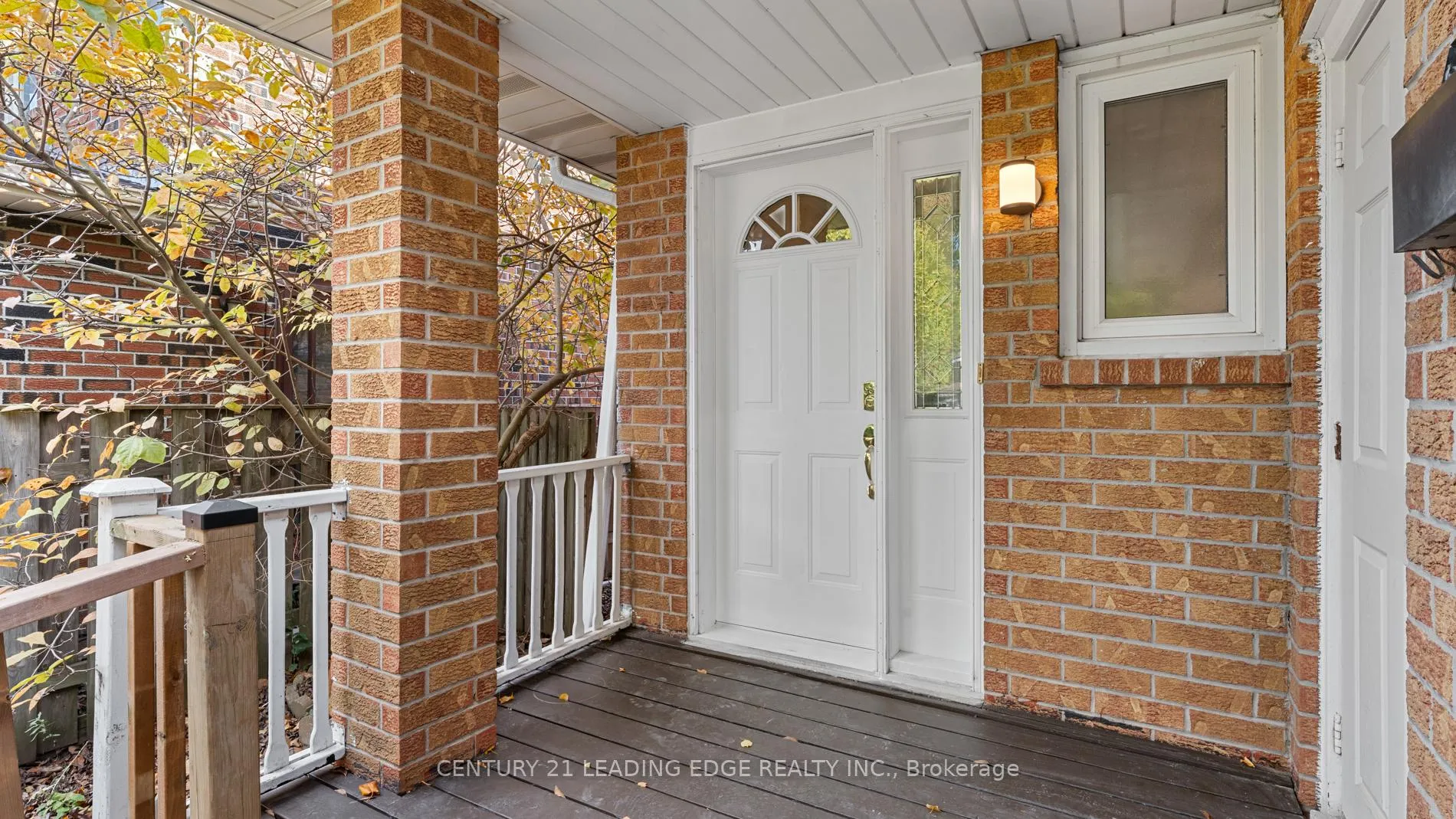 Photo 3 of 42 Tanager Square, Brampton, Heart Lake West — HOMEH