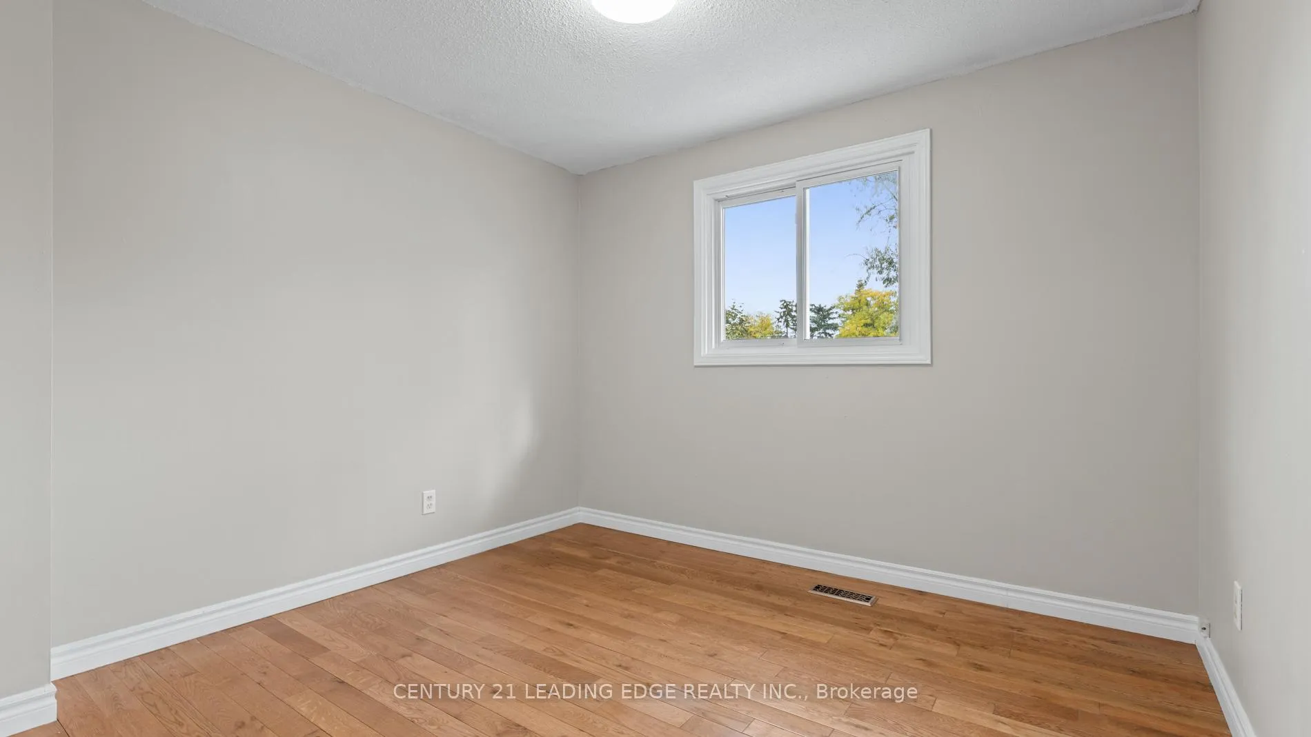 Photo 18 of 42 Tanager Square, Brampton, Heart Lake West — HOMEH
