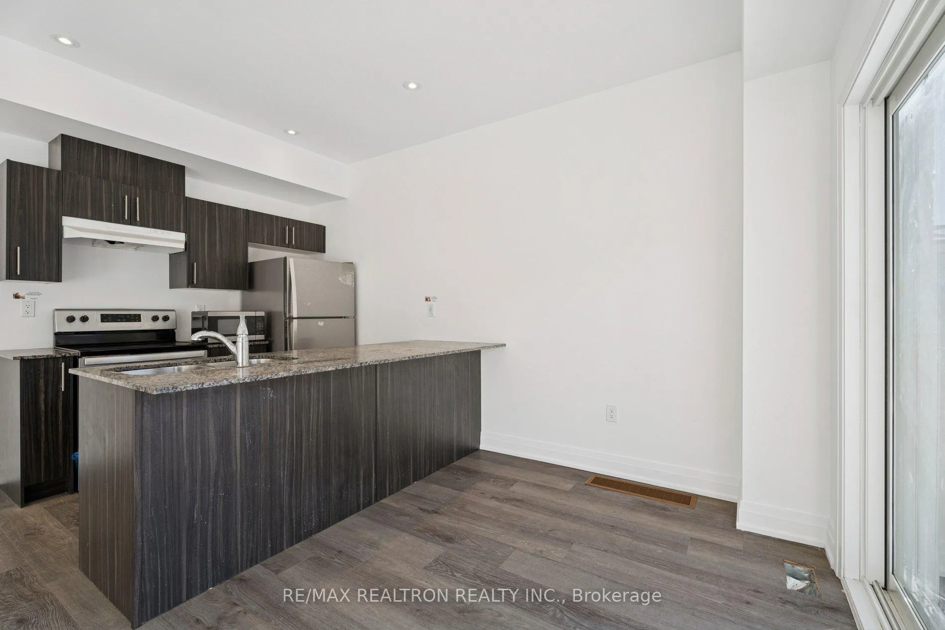 Photo 7 of 5 Haven Lane, Barrie, Painswick South — HOMEH