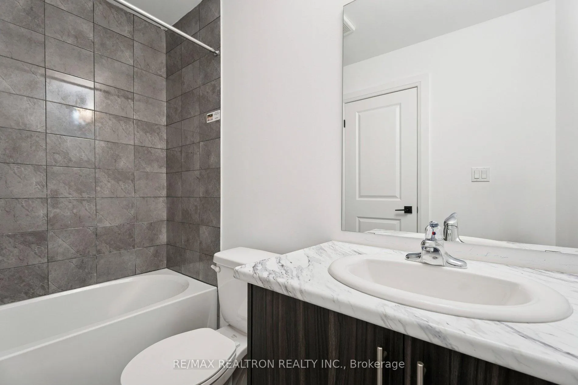 Photo 13 of 5 Haven Lane, Barrie, Painswick South — HOMEH