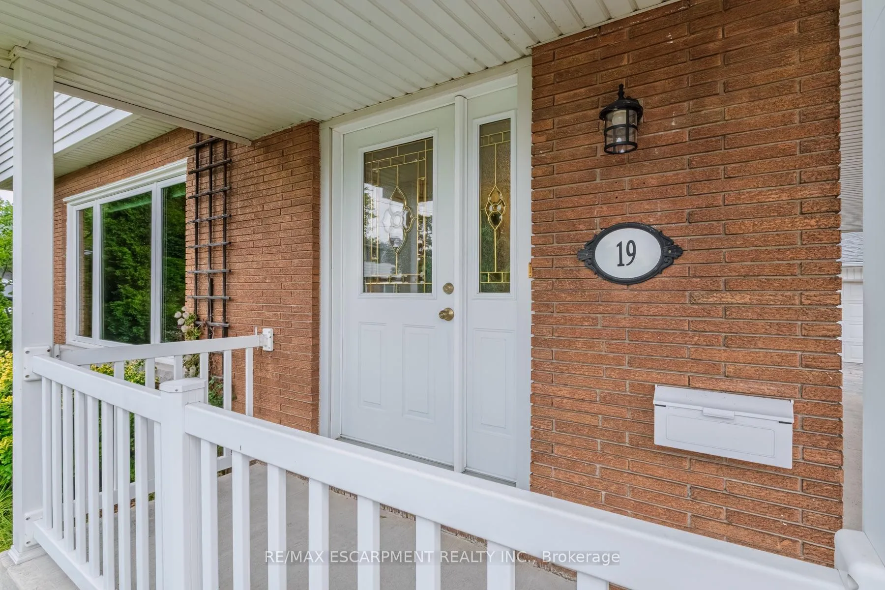 Photo 3 of 19 Carmen Avenue, Hamilton, Macassa — HOMEH