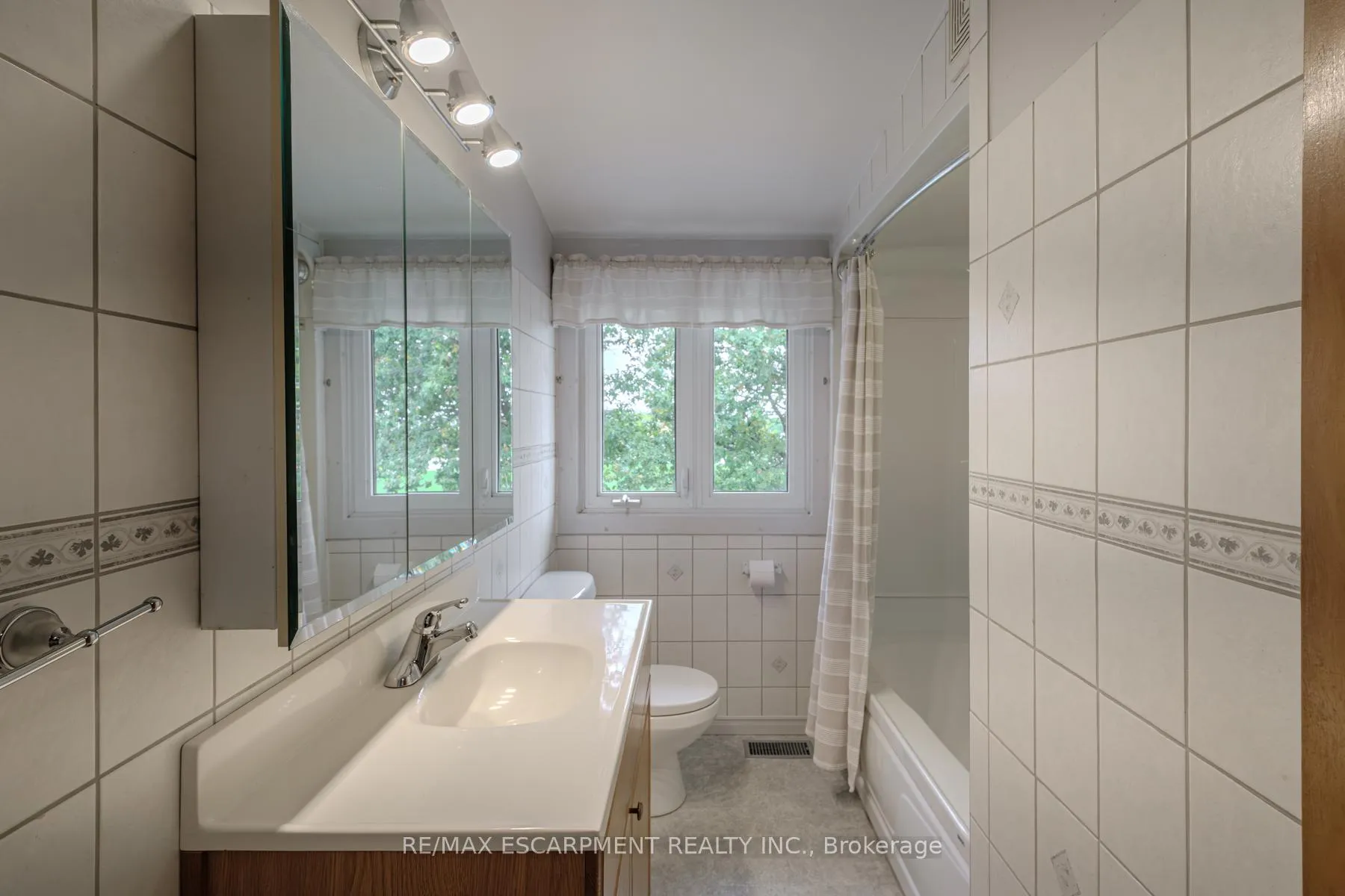 Photo 36 of 19 Carmen Avenue, Hamilton, Macassa — HOMEH
