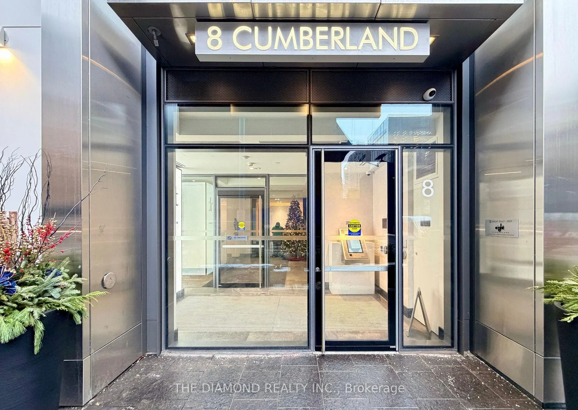 Photo 3 of Unit 1704, 8 Cumberland Street, Toronto, The Annex — HOMEH