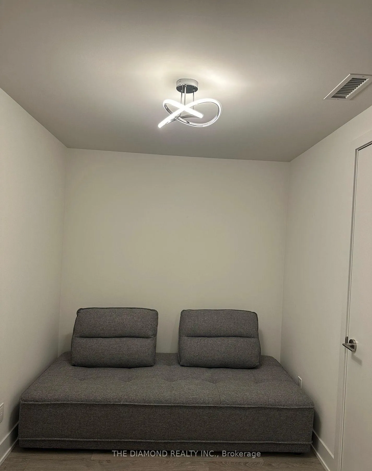 Photo 9 of Unit 1704, 8 Cumberland Street, Toronto, The Annex — HOMEH