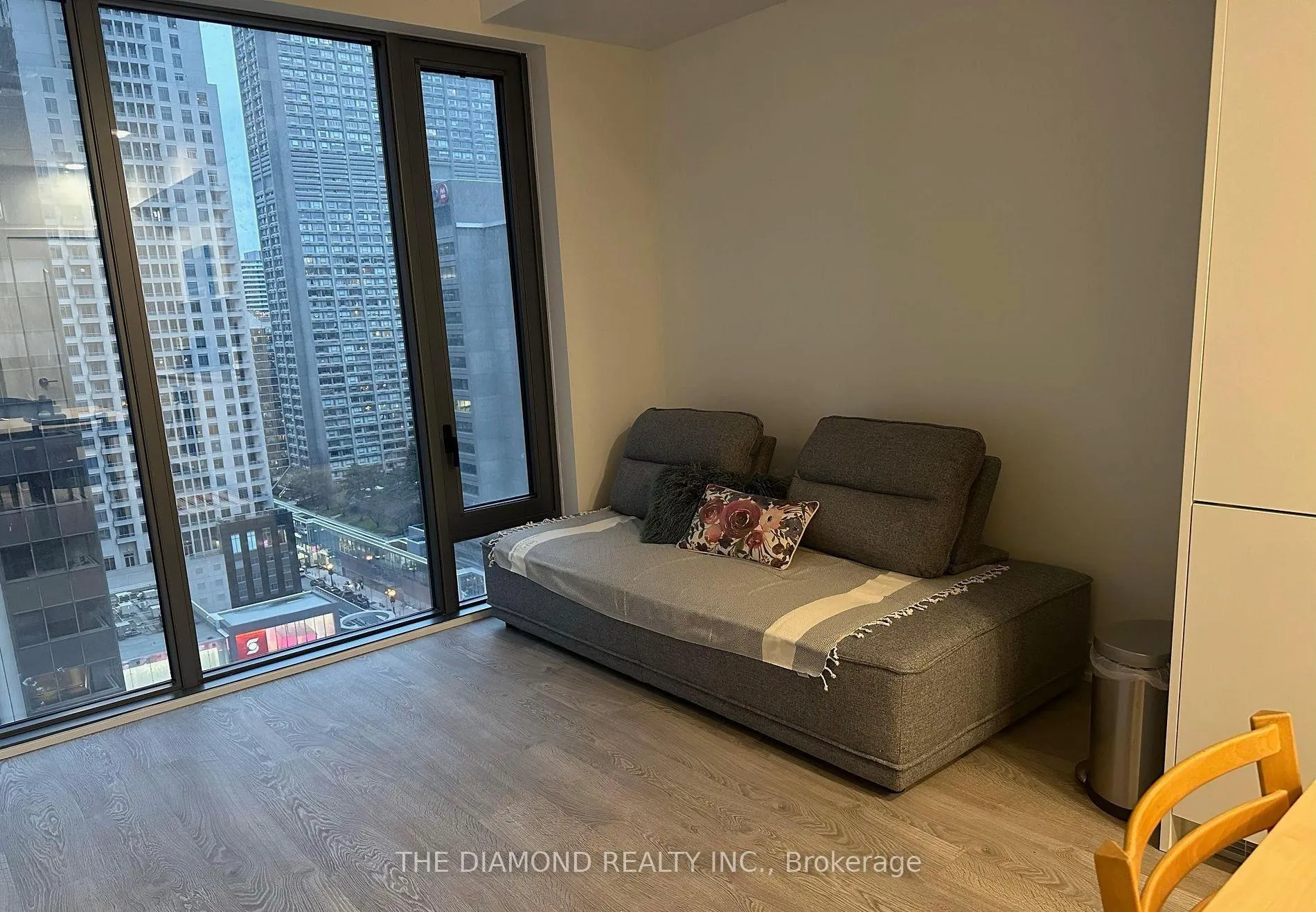 Photo 13 of Unit 1704, 8 Cumberland Street, Toronto, The Annex — HOMEH