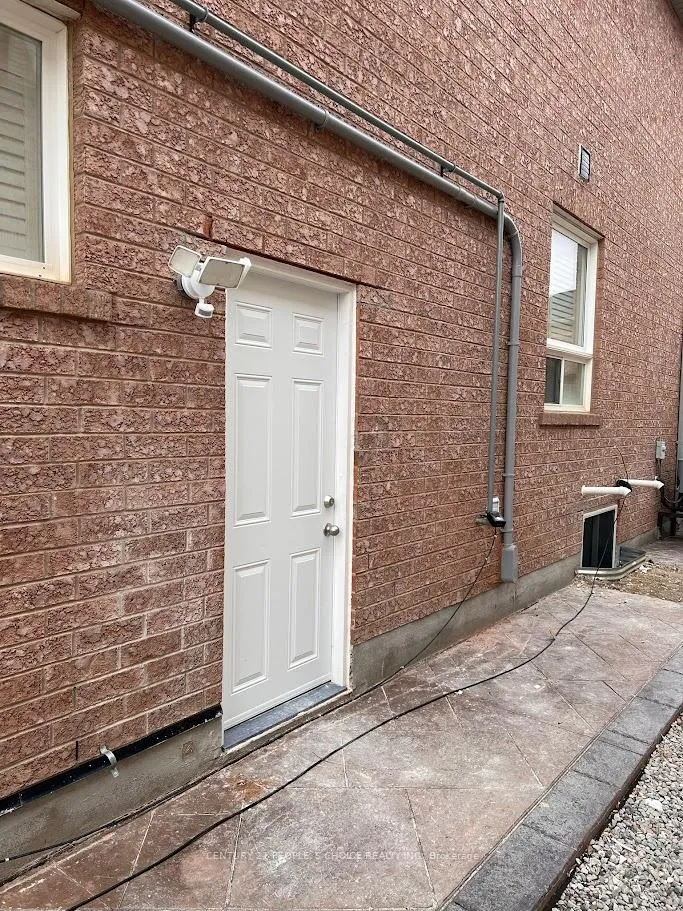 Photo 2 of Unit BSMT, 45 Bushmill Circle E, Brampton, Fletcher's Meadow — HOMEH
