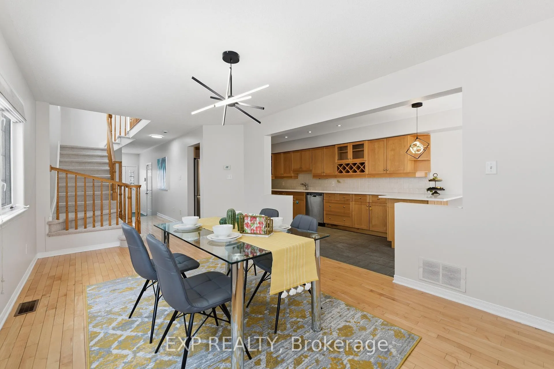 Photo 5 of 30 Fieldberry Private, Ottawa, Barrhaven - Stonebridge — HOMEH