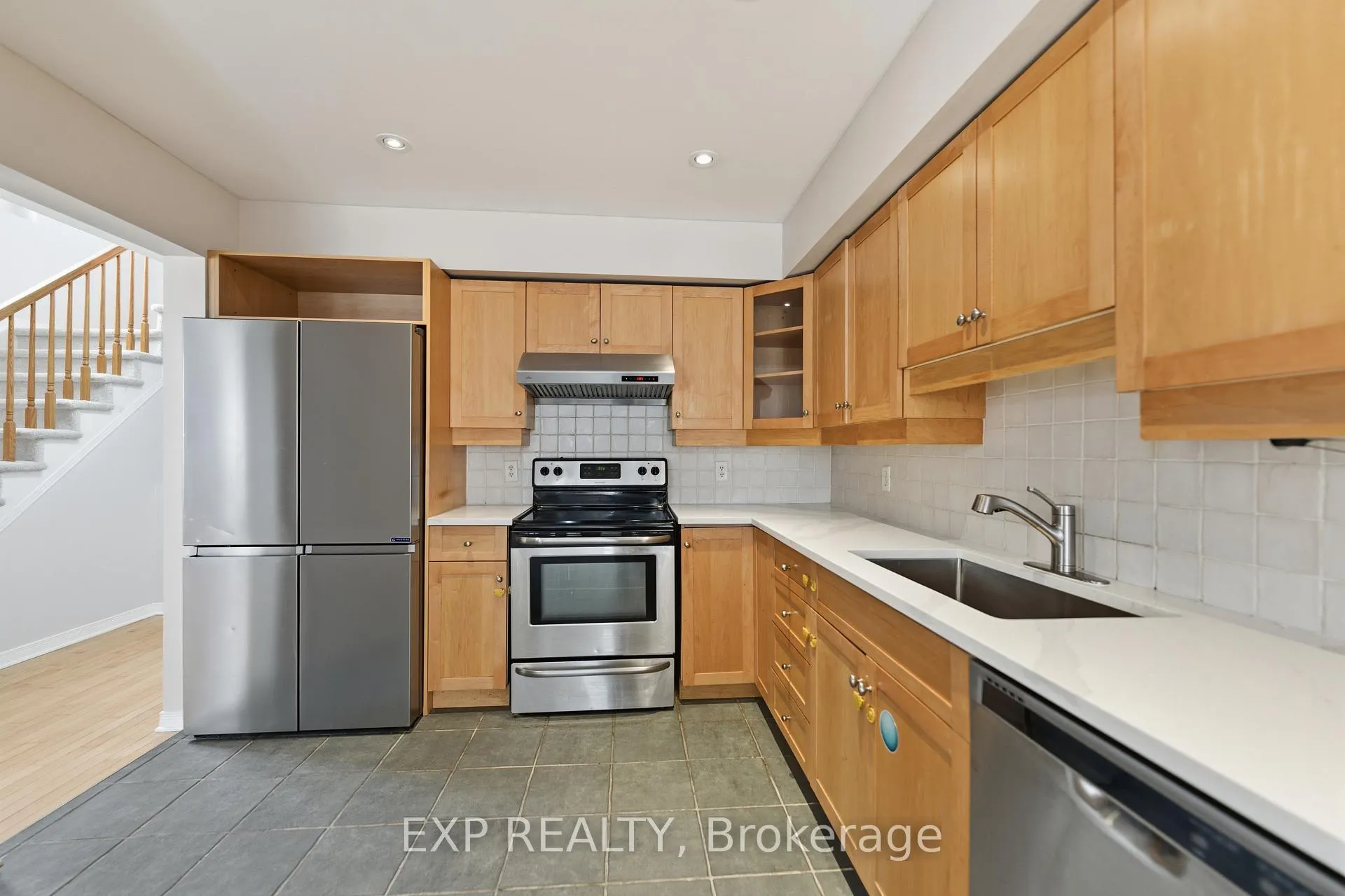 Photo 11 of 30 Fieldberry Private, Ottawa, Barrhaven - Stonebridge — HOMEH