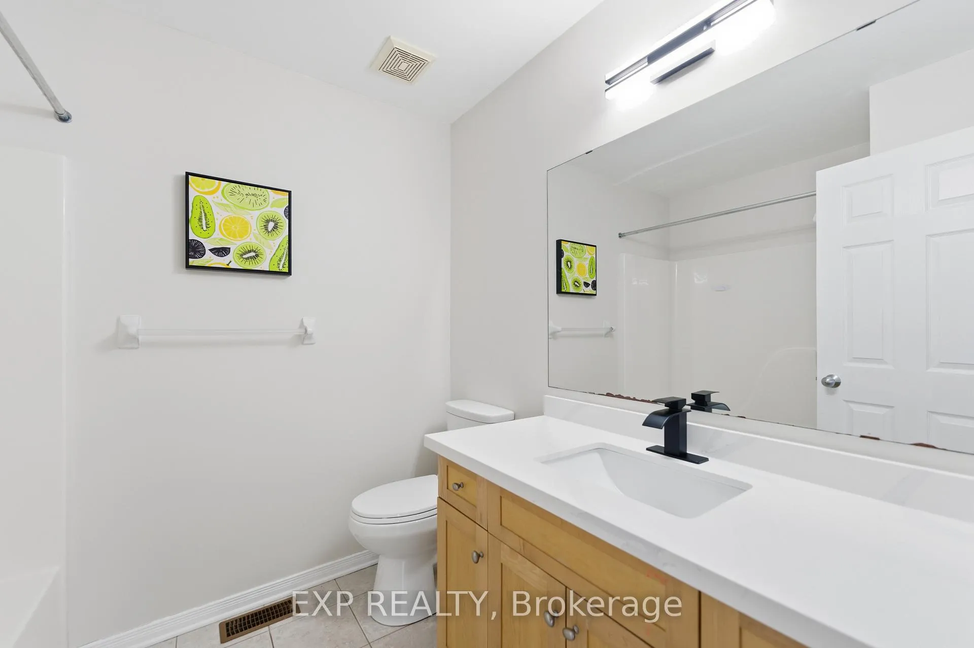 Photo 26 of 30 Fieldberry Private, Ottawa, Barrhaven - Stonebridge — HOMEH