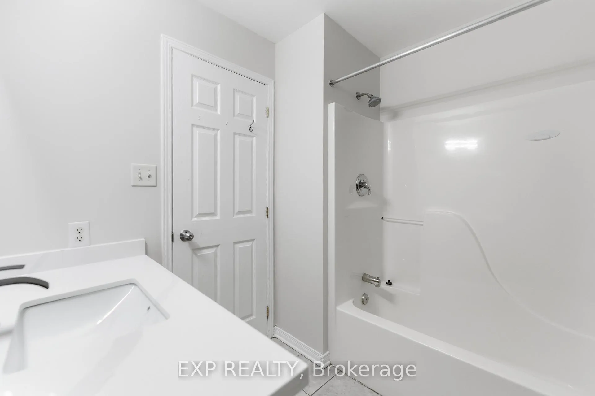 Photo 27 of 30 Fieldberry Private, Ottawa, Barrhaven - Stonebridge — HOMEH