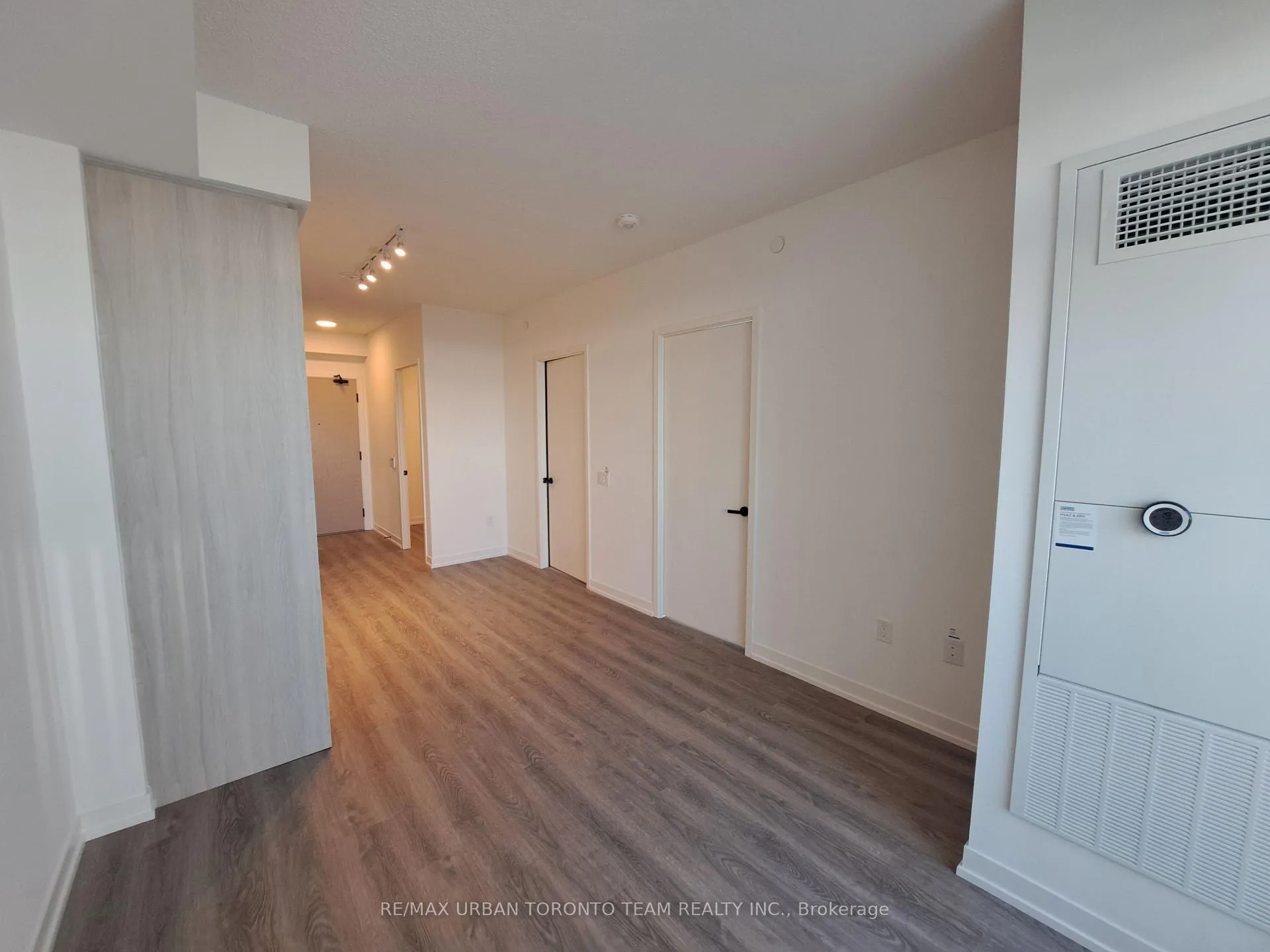 Photo 3 of Unit 2110, 8 Interchange Way, Vaughan, Vaughan Corporate Centre — HOMEH