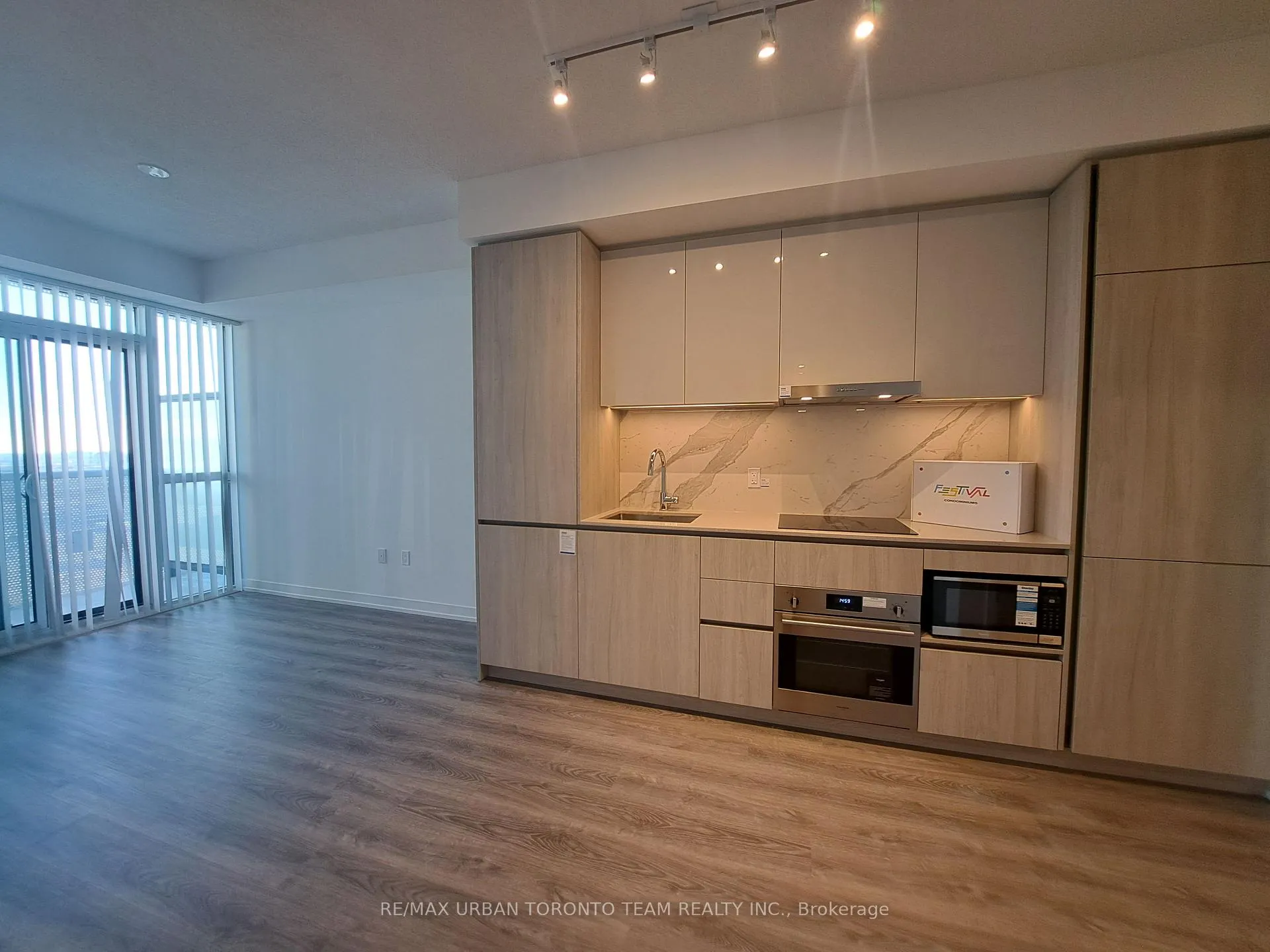 Photo 4 of Unit 2110, 8 Interchange Way, Vaughan, Vaughan Corporate Centre — HOMEH