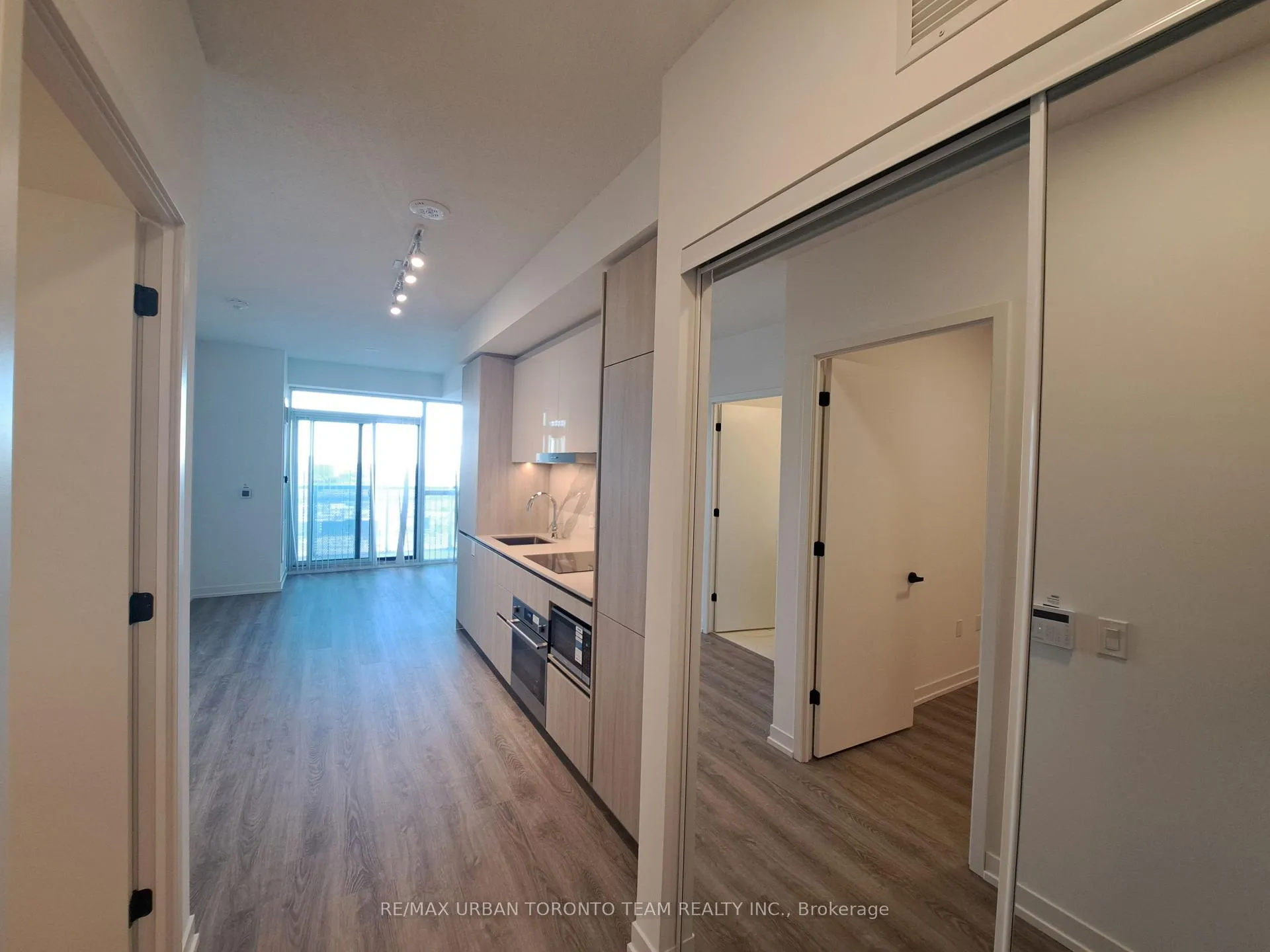 Photo 5 of Unit 2110, 8 Interchange Way, Vaughan, Vaughan Corporate Centre — HOMEH