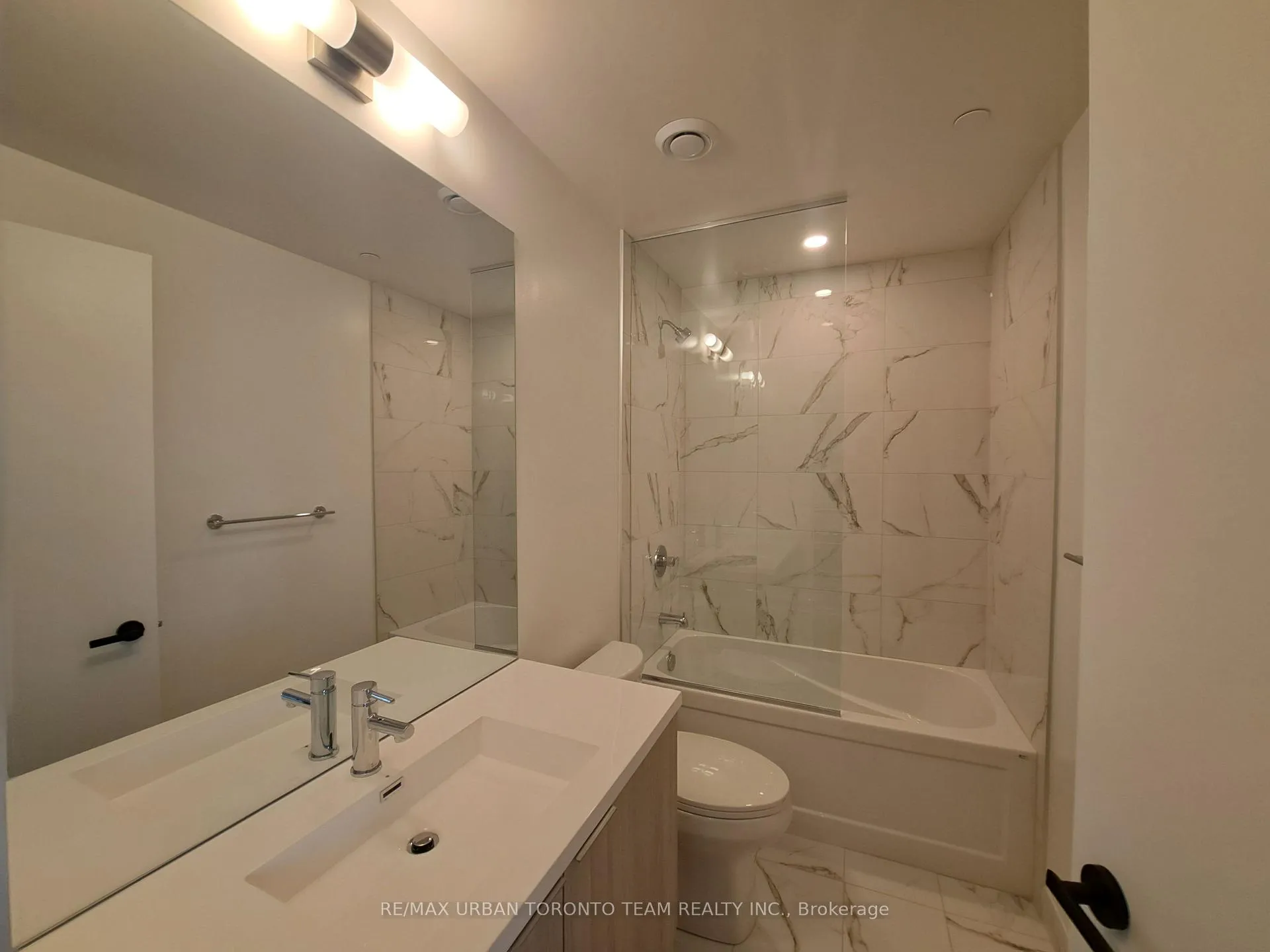 Photo 13 of Unit 2110, 8 Interchange Way, Vaughan, Vaughan Corporate Centre — HOMEH