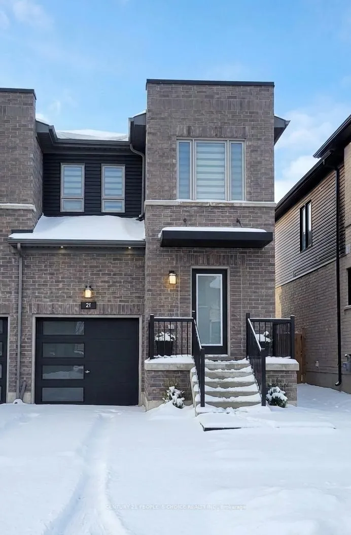 Front of 21 Turnberry Lane