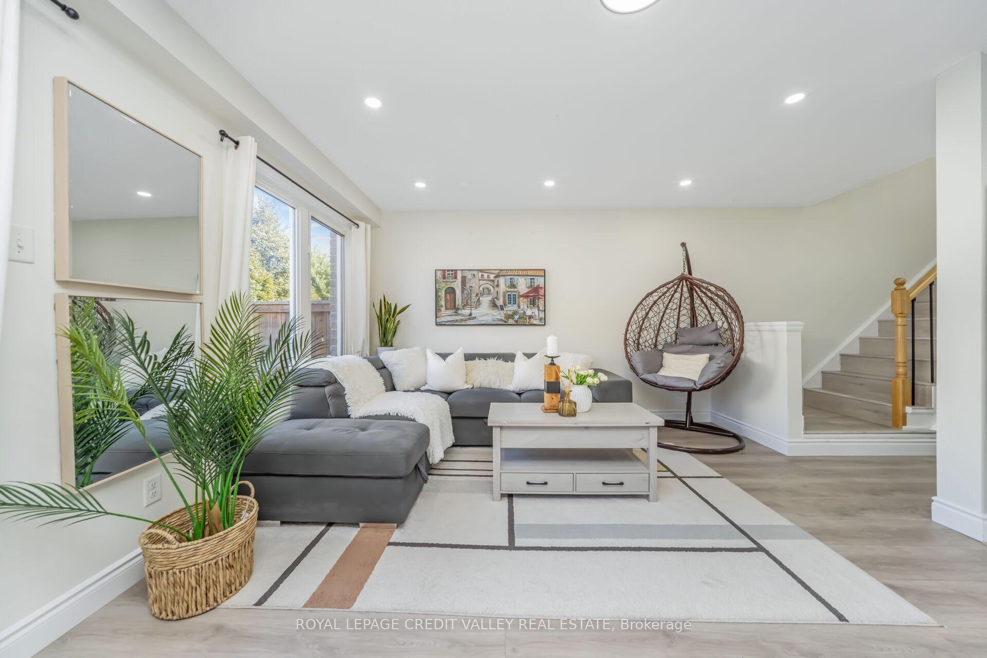Photo 2 of 58 Rockcliffe Drive, Kitchener — HOMEH