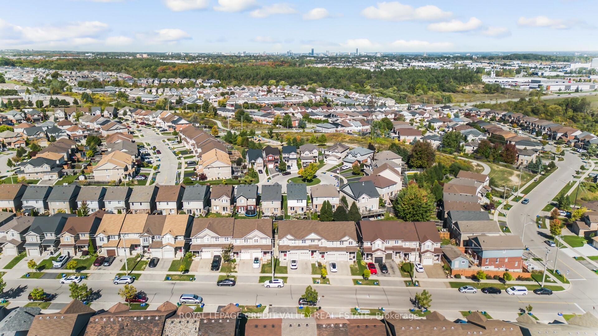 Photo 4 of 58 Rockcliffe Drive, Kitchener — HOMEH