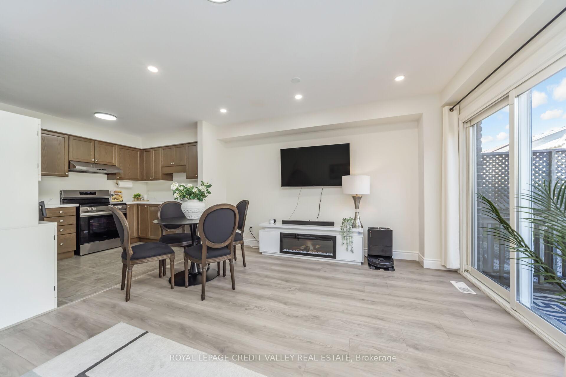 Photo 10 of 58 Rockcliffe Drive, Kitchener — HOMEH